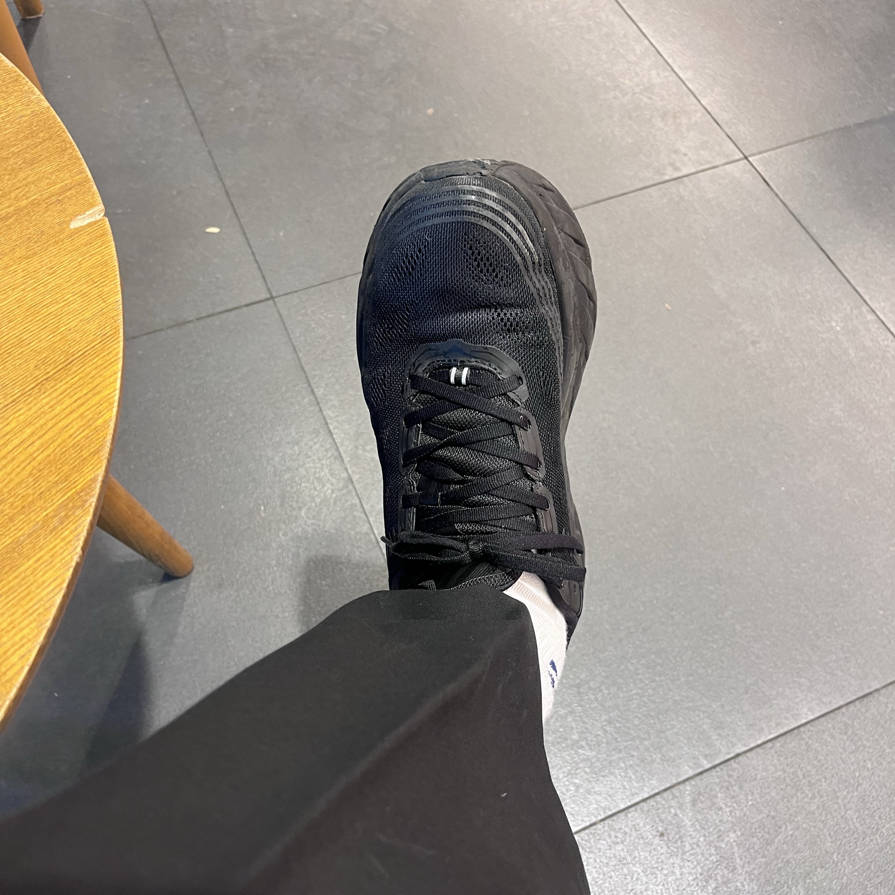 Hoka Bondi 6 Black - Wide 착용 스타일