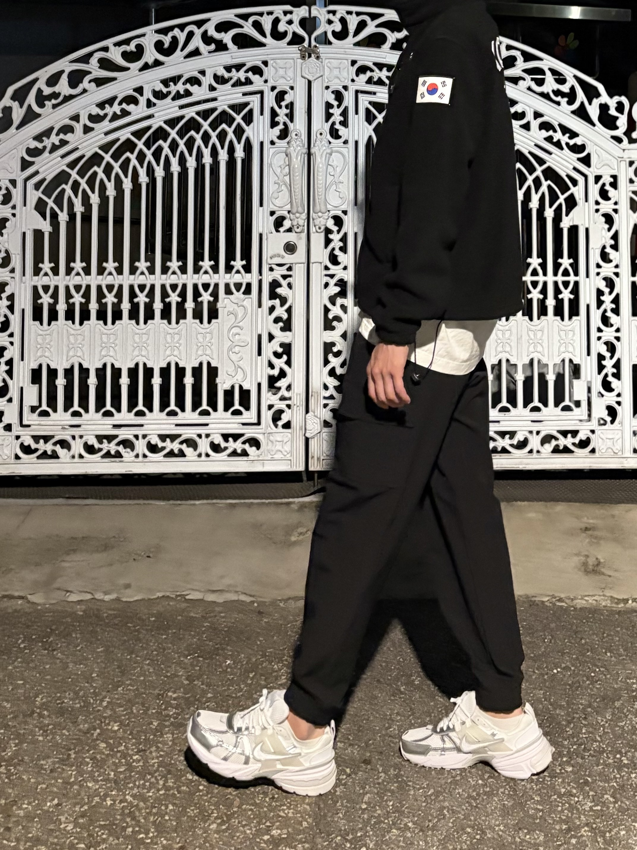 Nike V2K Run Summit White Metallic Silver 착용 스타일