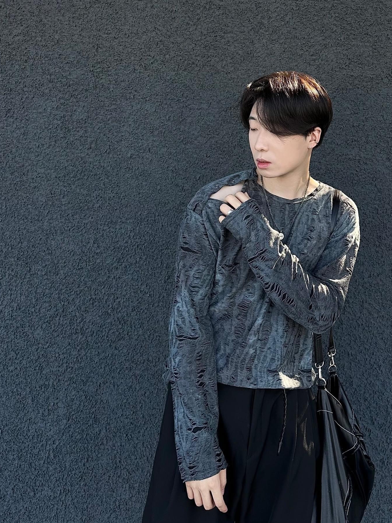 Matin Kim Big Coating Tote Bag Black 착용 스타일 - 4