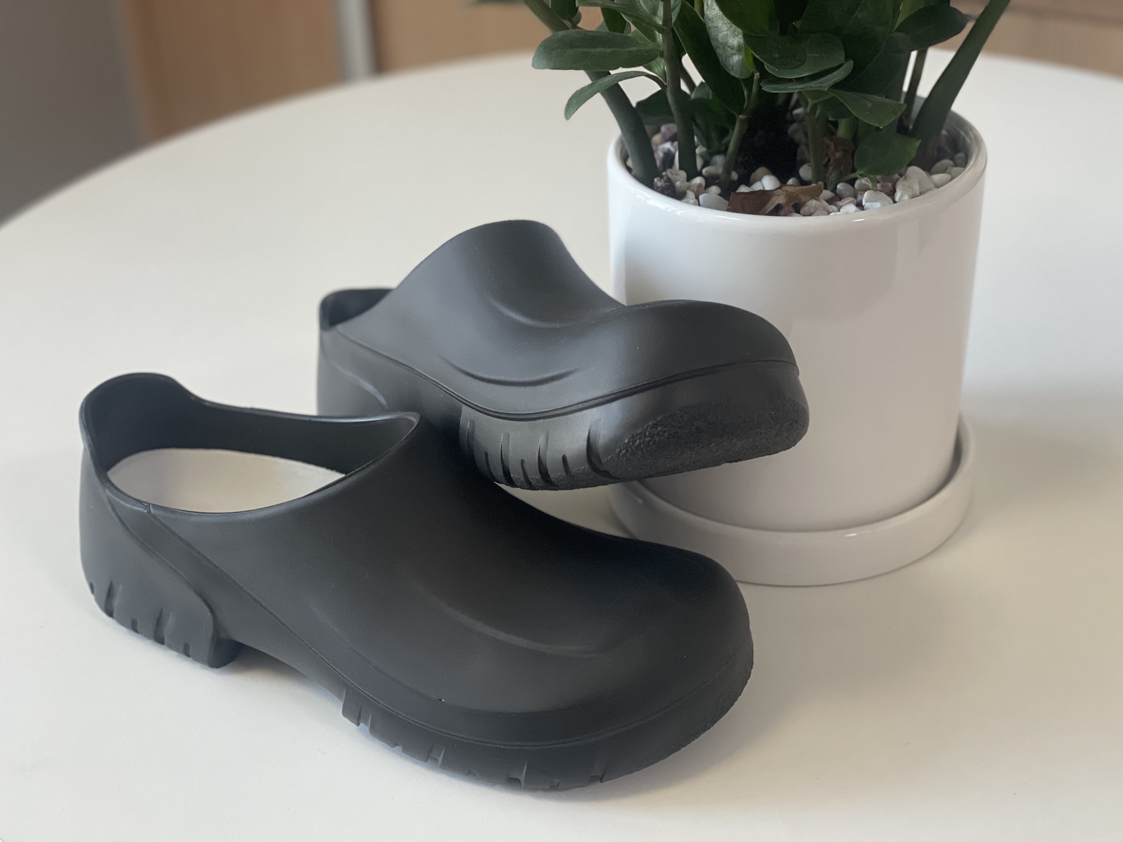 Birkenstock A630 Clog Black, Birkenstock A630 Clog White 착용 스타일 - 1