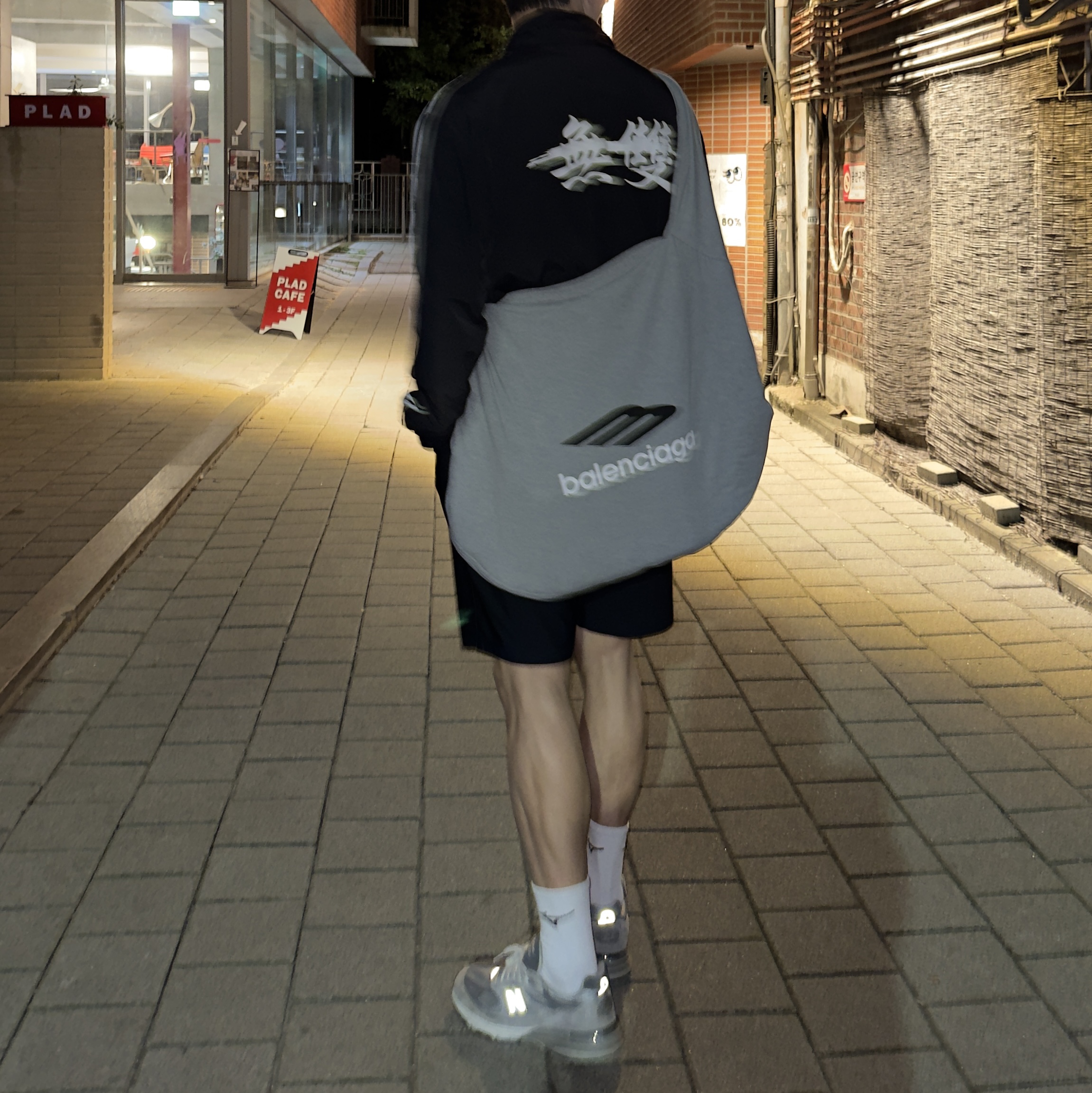 Balenciaga New Jersey Hobo Bag Grey Silver, New Balance 993 Made in USA Grey - D Standard 착용 스타일 - 1