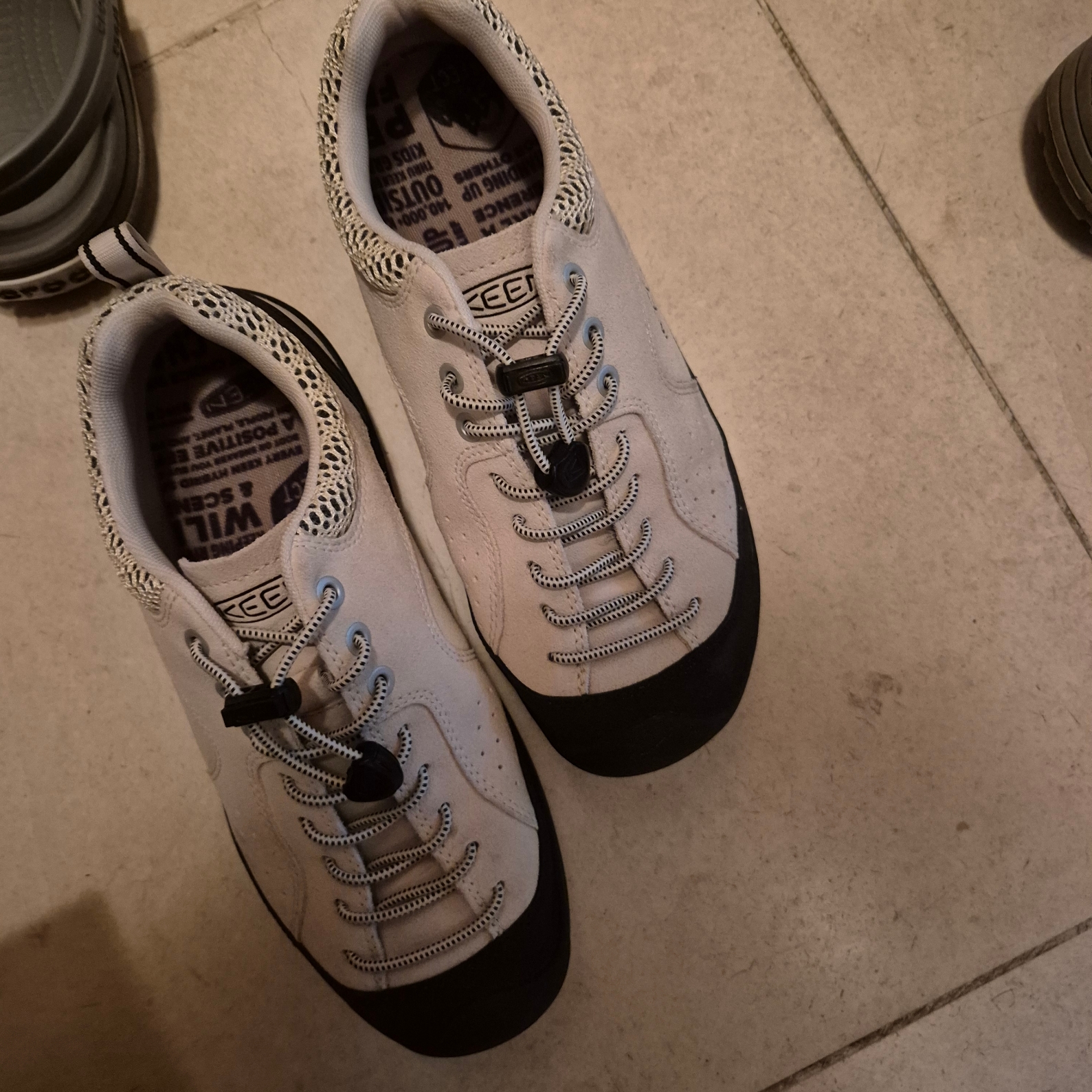 (W) Keen Jasper Rocks SP Sneaker Birch Black 착용 스타일