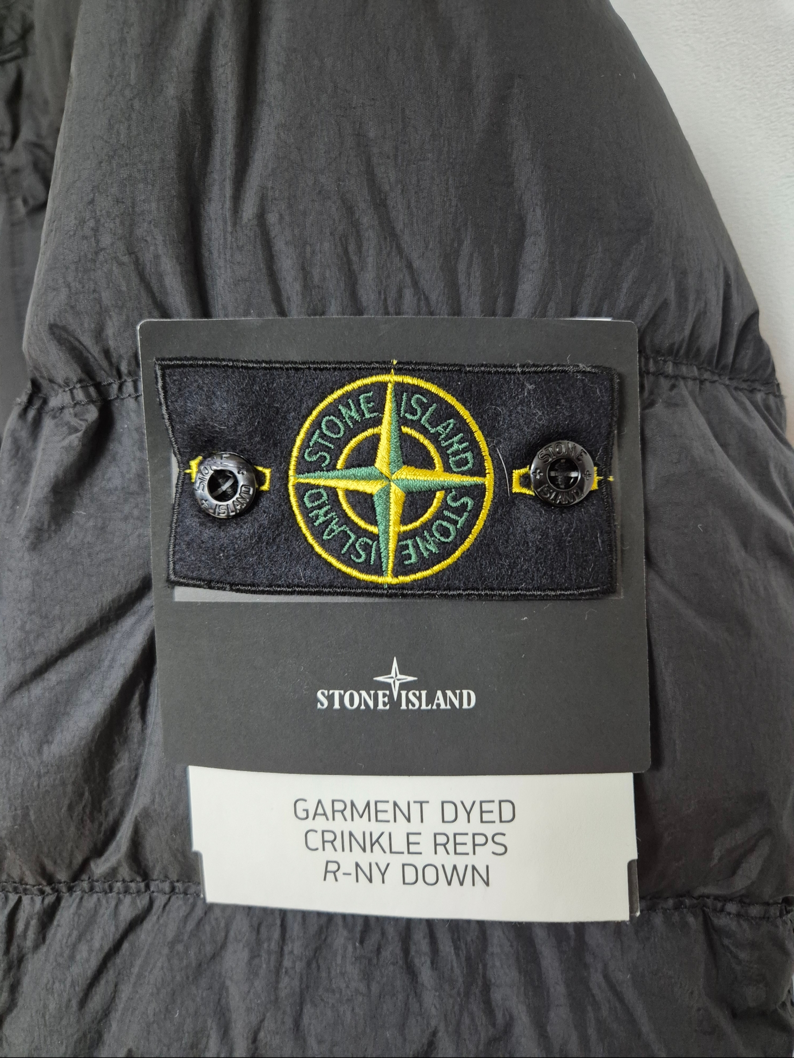 Stone Island 40123 Garment Dyed Crinkle Reps R-NY Down Jacket Black - 24FW 착용 스타일 - 3