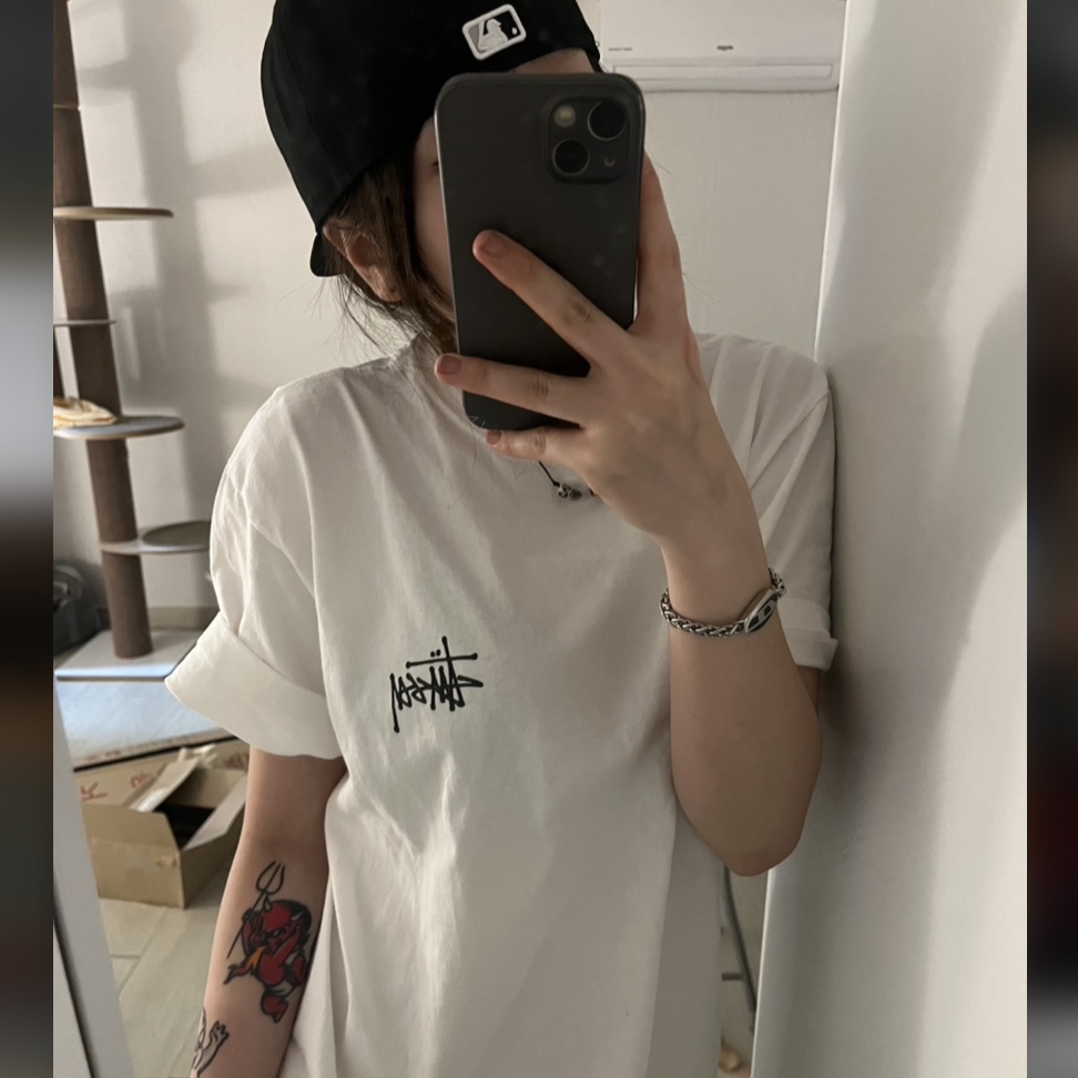Essentials x New Era Corduroy 59FIFTY Fitted Cap Black, Stussy Basic Stussy T-Shirt White 2024, 2025 착용 스타일