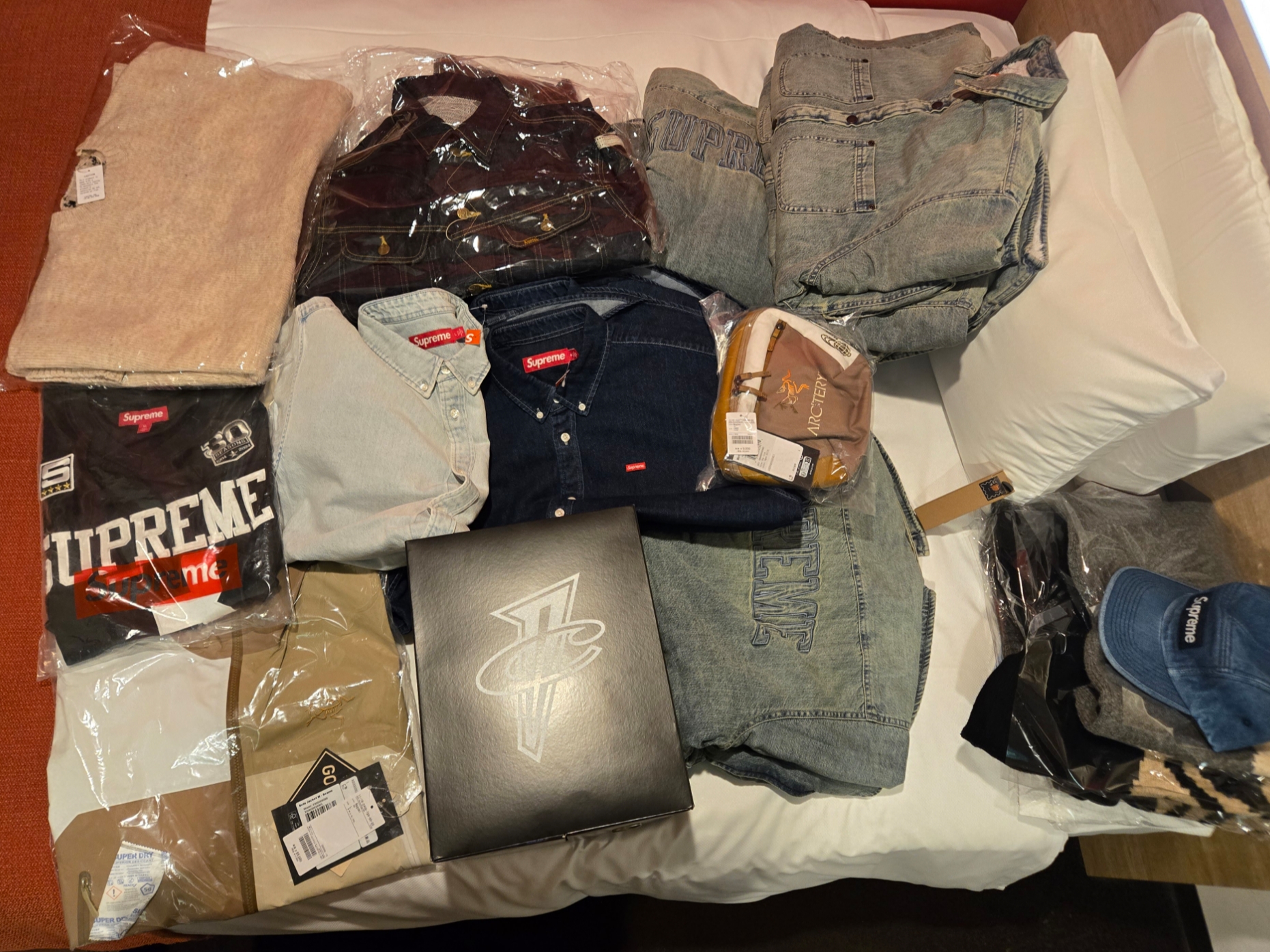Supreme Small Box Shirt Washed Denim - 24FW, Supreme Small Box Shirt Rinsed Denim - 24FW 착용 스타일