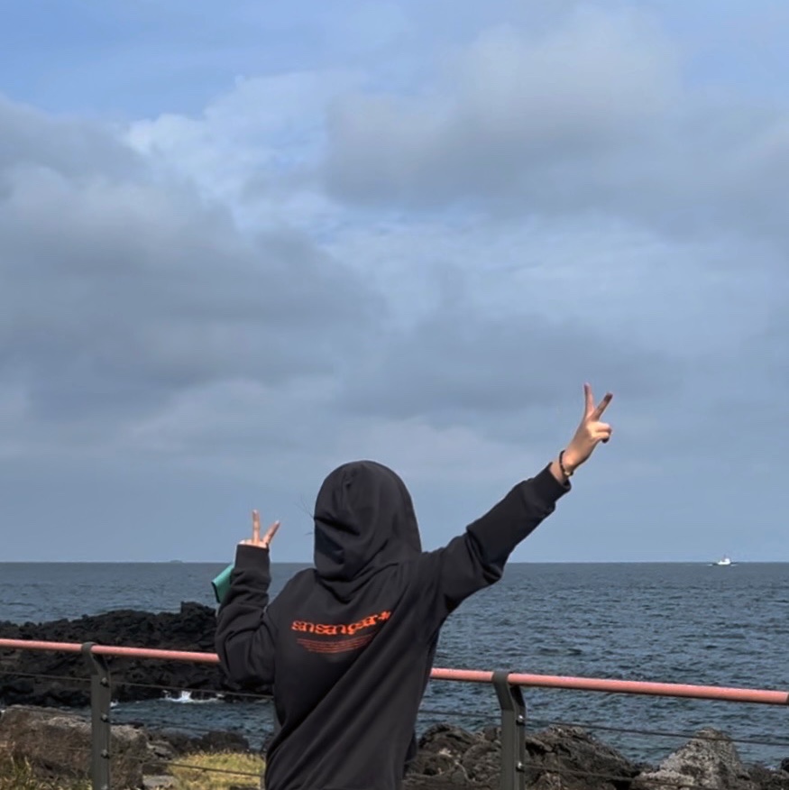 Sansan Gear Logo Hoodie Charcoal - 24SS 착용 스타일