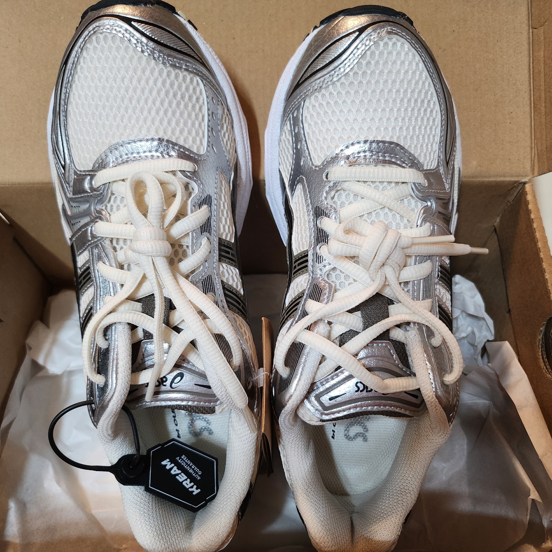 Asics Gel-Kayano 14 Cream Black 착용 스타일 - 2
