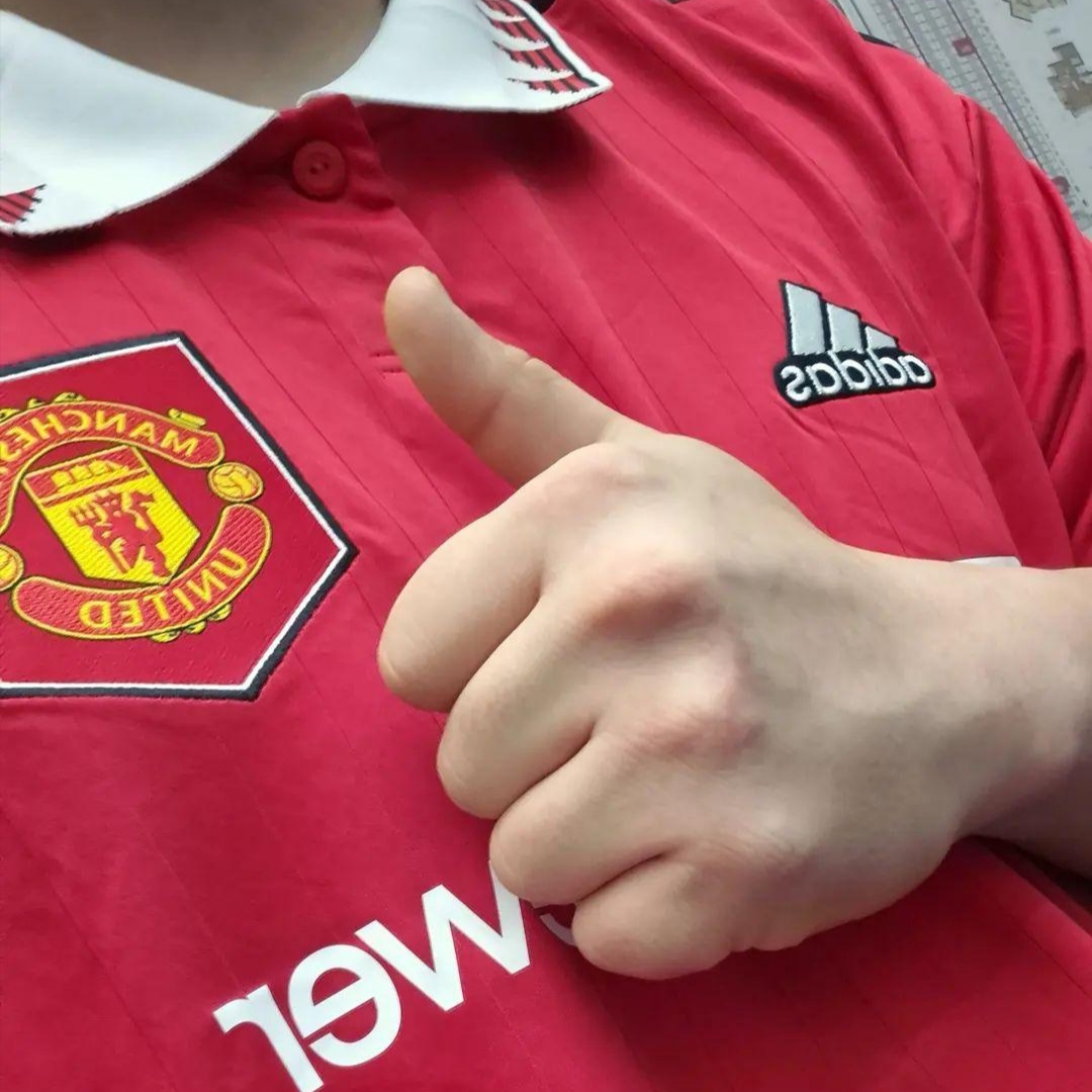 Adidas Manchester United 2022/23 Home Jersey Real Red - US Sizing (Non Marking Ver.) 착용 스타일
