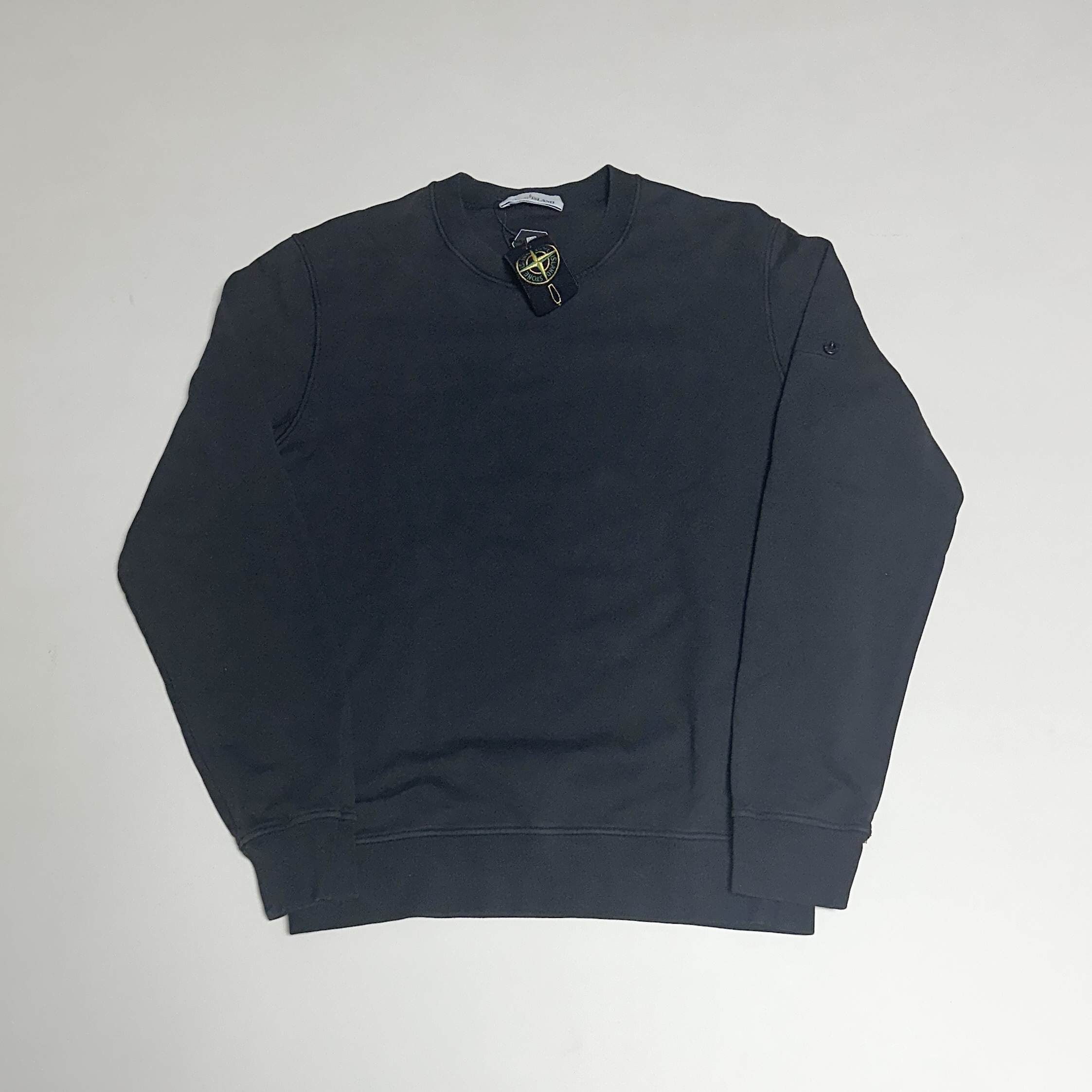 Stone Island 63051 Crewneck Sweatshirt Black - 22SS 착용 스타일 - 1