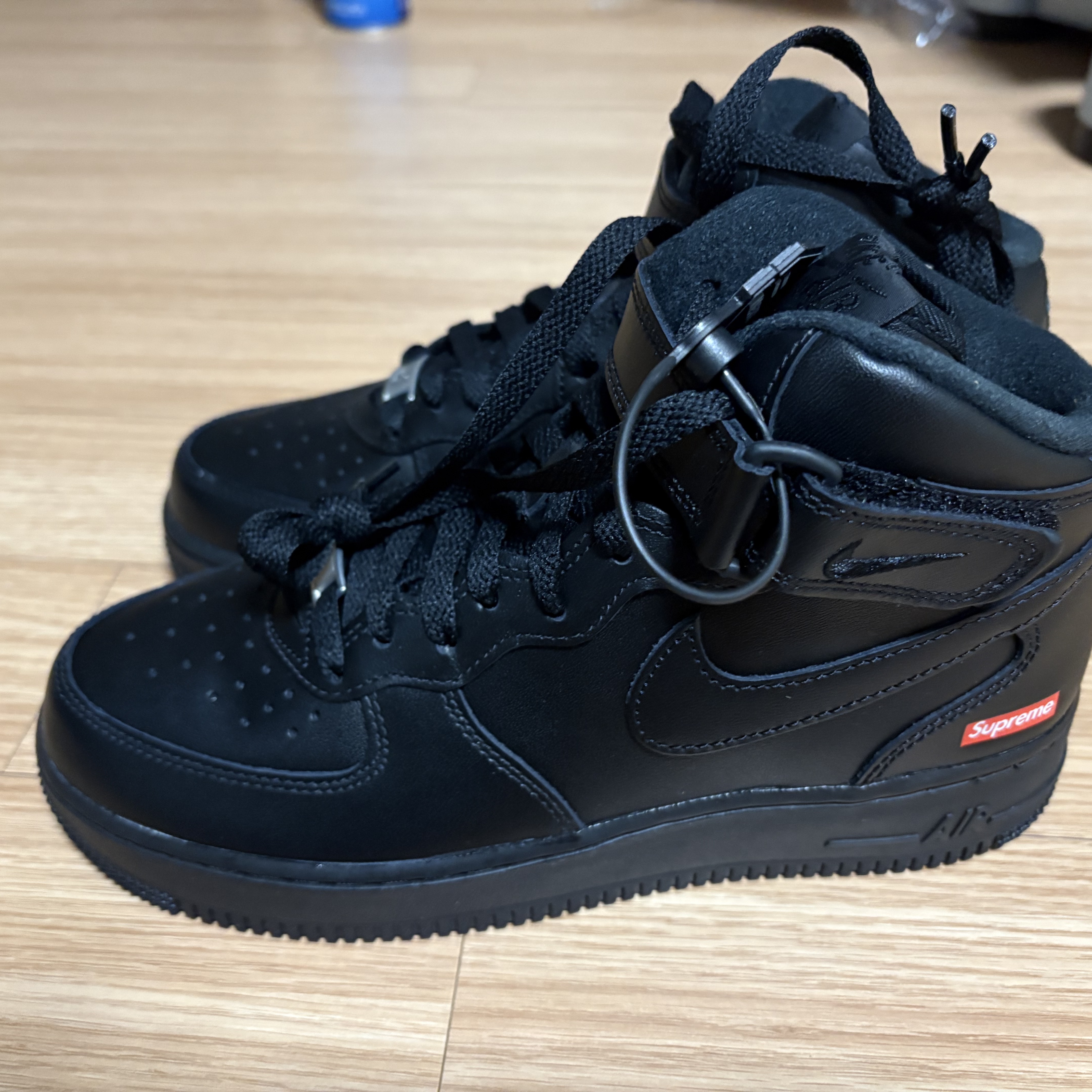 Nike x Supreme Air Force 1 Mid Black 착용 스타일