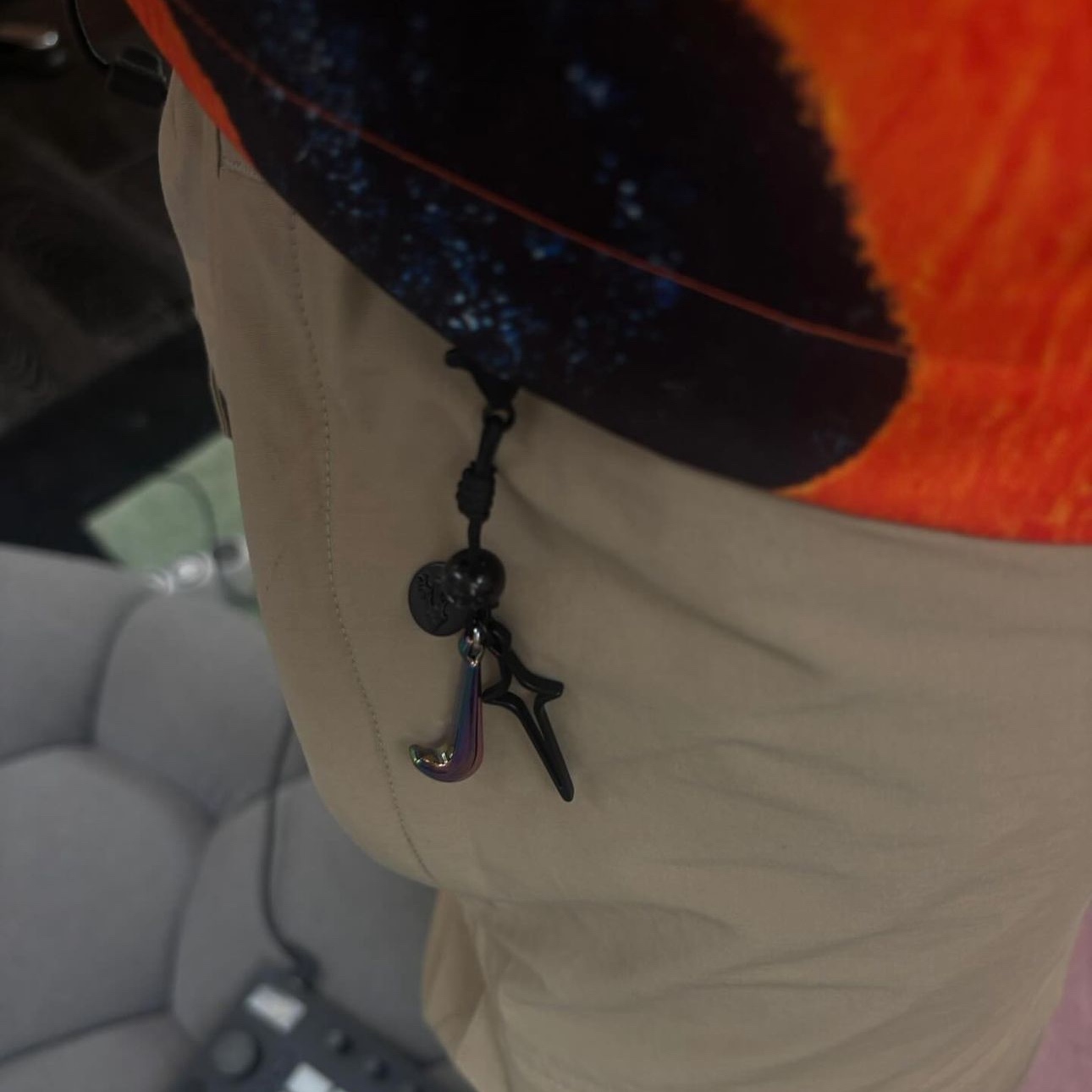 Nike x Drake Nocta Opal Deep Cover Gore-Tex Jacket Safety Orange (FZ3253-819), Nike x Drake Nocta Opal SSC Deep Cover Hat Safety Orange 착용 스타일 - 2