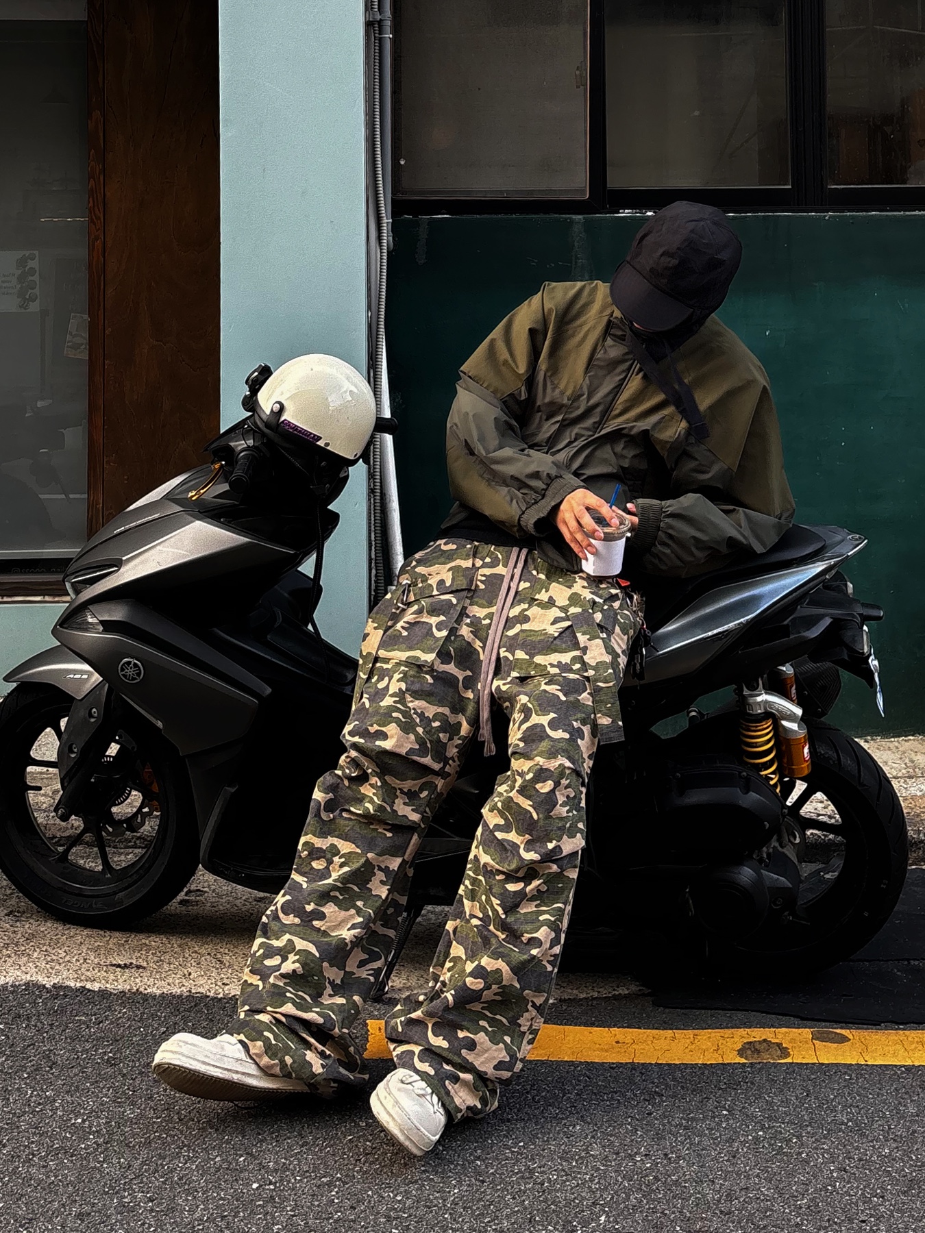 Wapworks Wide Safety Cargo Pants Camo 착용 스타일 - 1