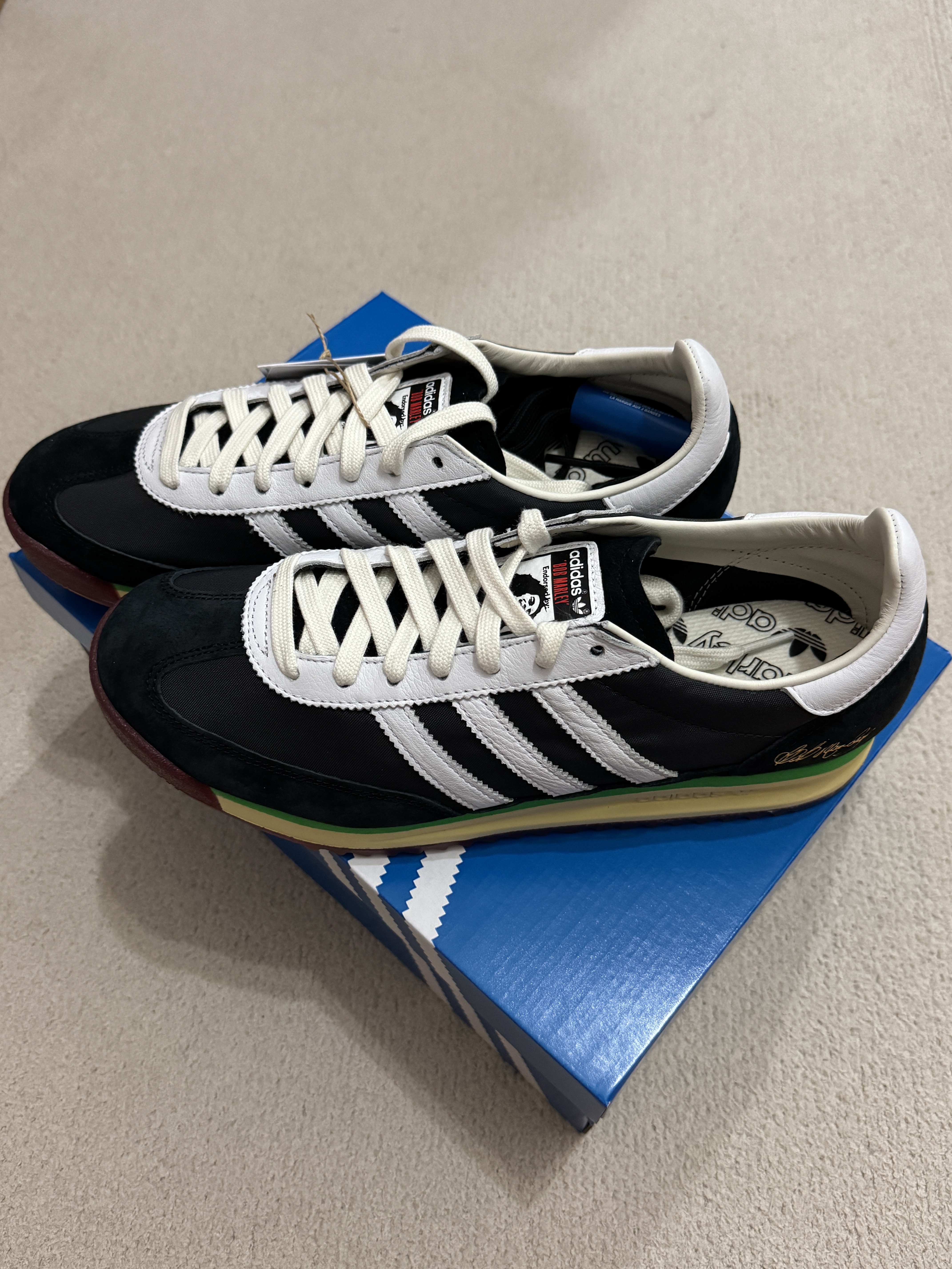 Adidas x Bob Marley SL 72 Core Black Cloud White 착용 스타일 - 1
