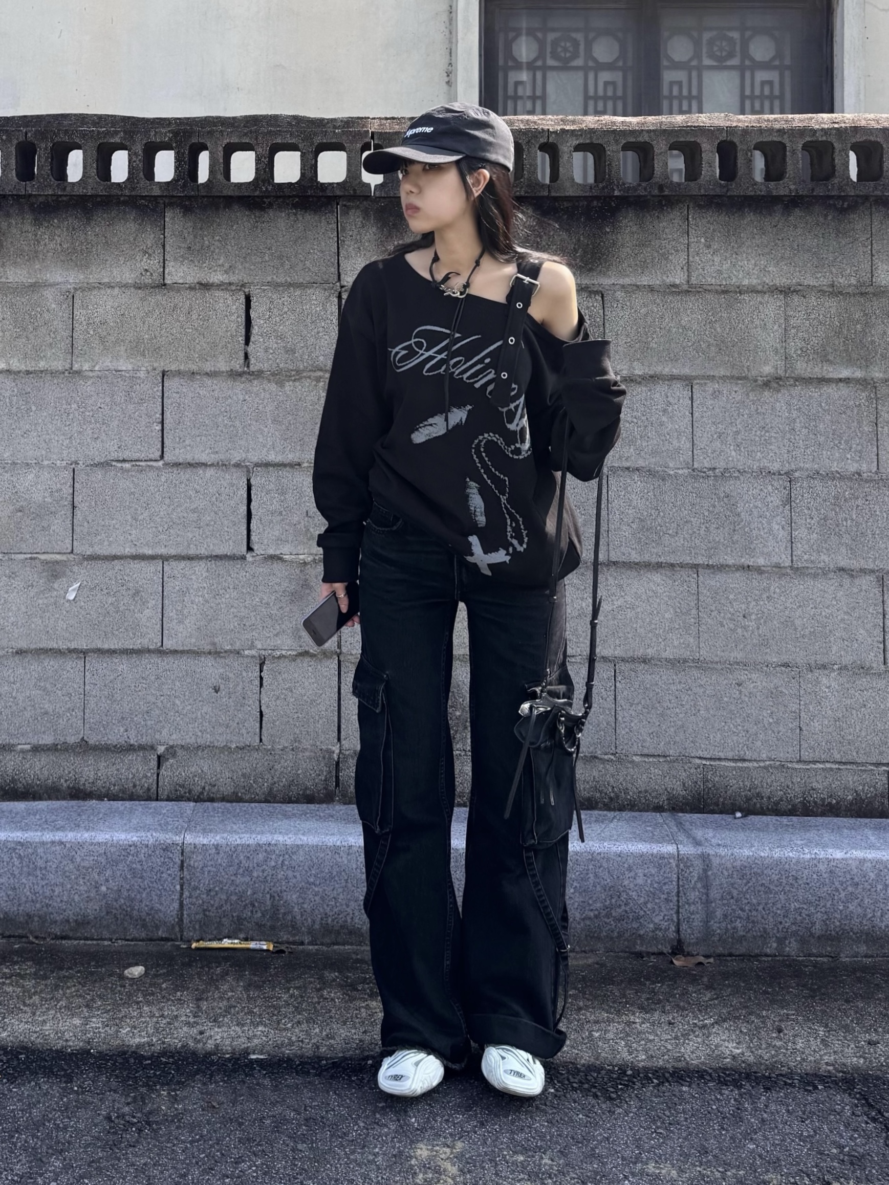 Supreme Ventile Camp Cap Black - 22FW, Our Legacy Ladon Leather Keychain Black 착용 스타일 - 2