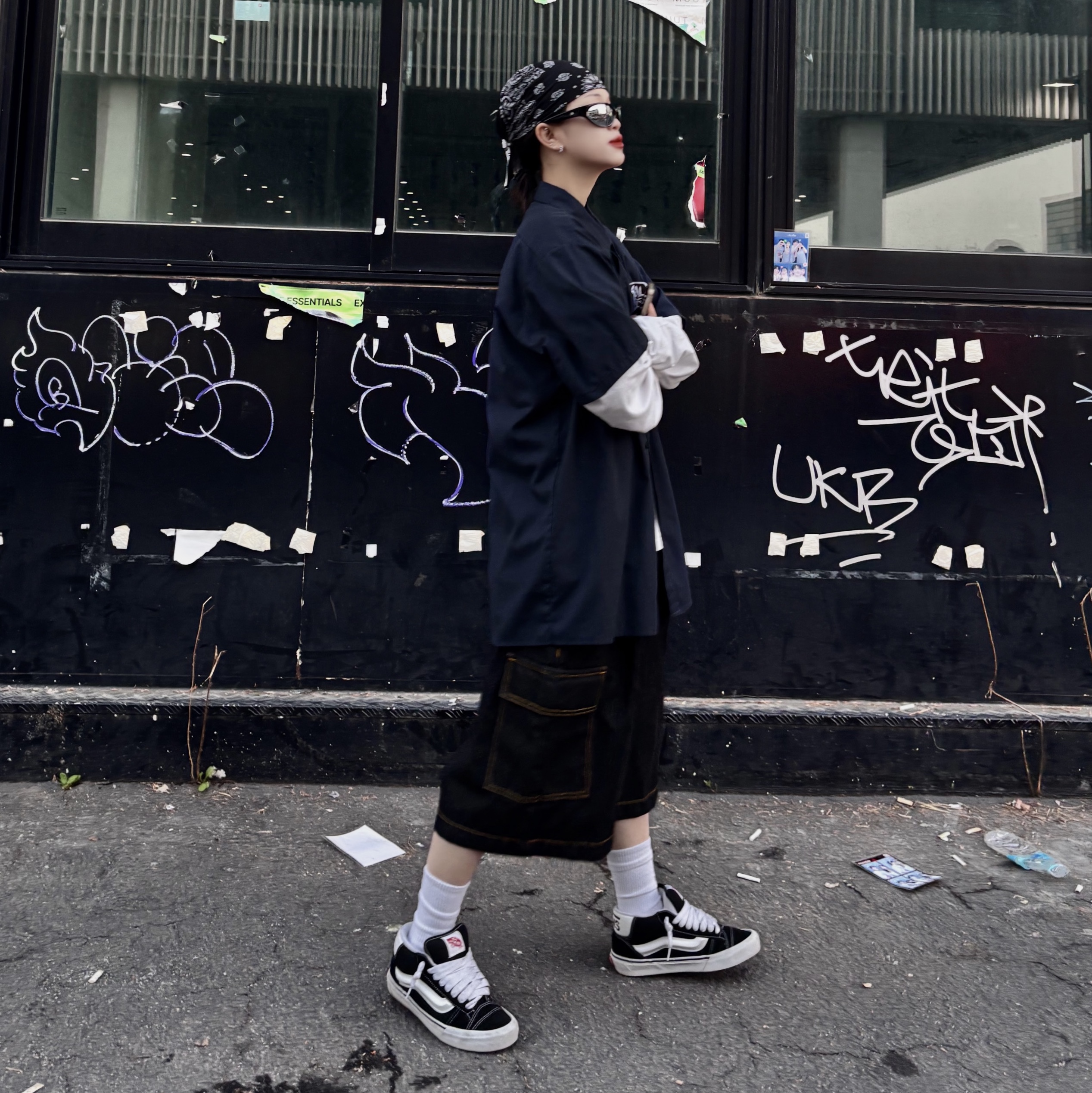 Vans Knu-Skool Black True White 착용 스타일 - 3