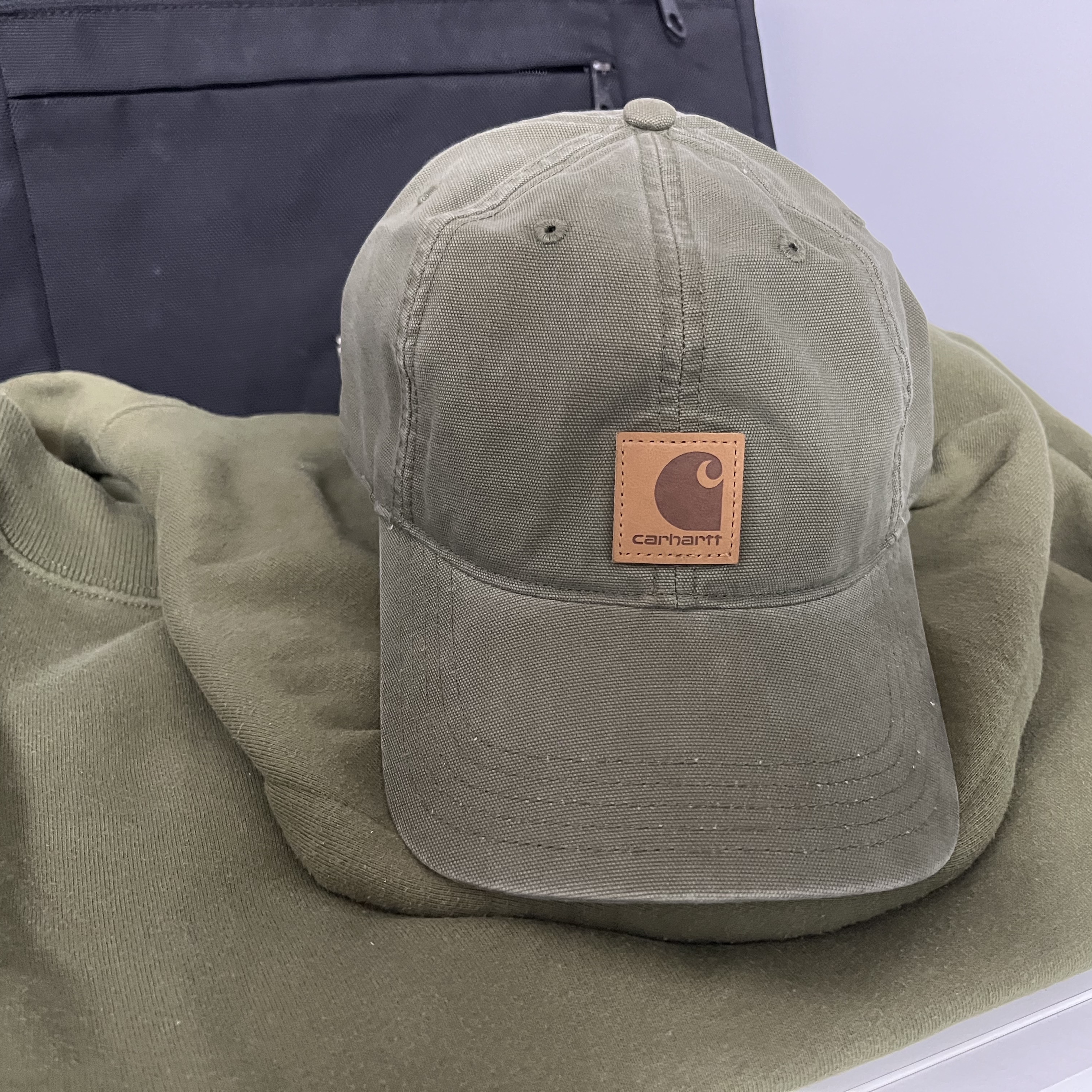 Carhartt Canvas Cap Army Green 착용 스타일