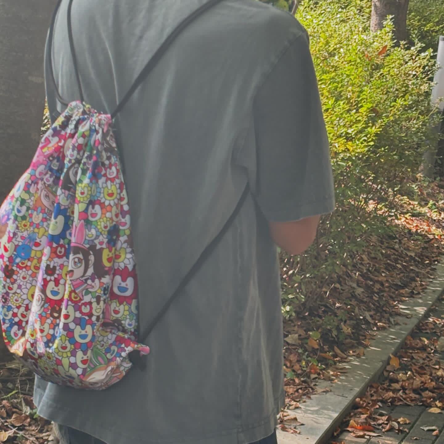 NewJeans Supernatural NJ x Murakami Drawstring Bag Ver. 착용 스타일 - 1