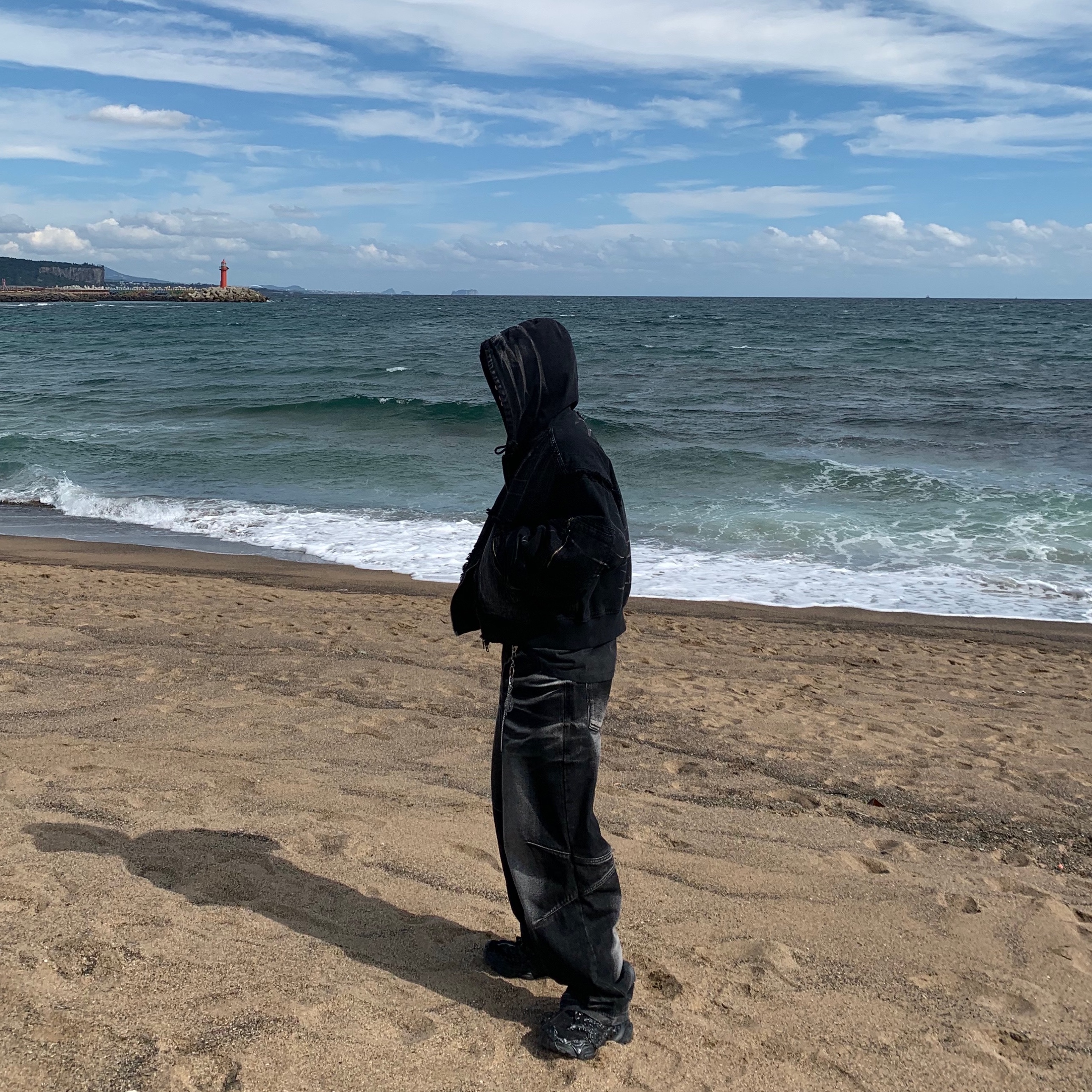 BLR Embossed Wave Washing Wide Denim Pants Black 착용 스타일