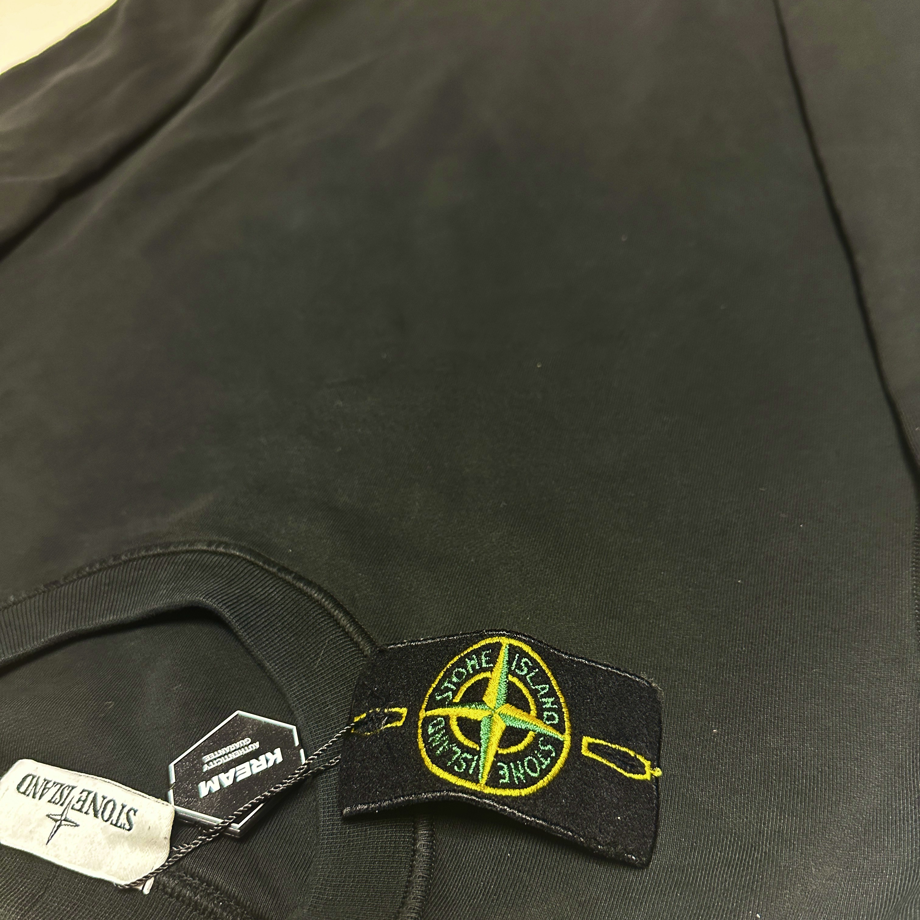 Stone Island 63051 Crewneck Sweatshirt Black - 22SS 착용 스타일 - 3