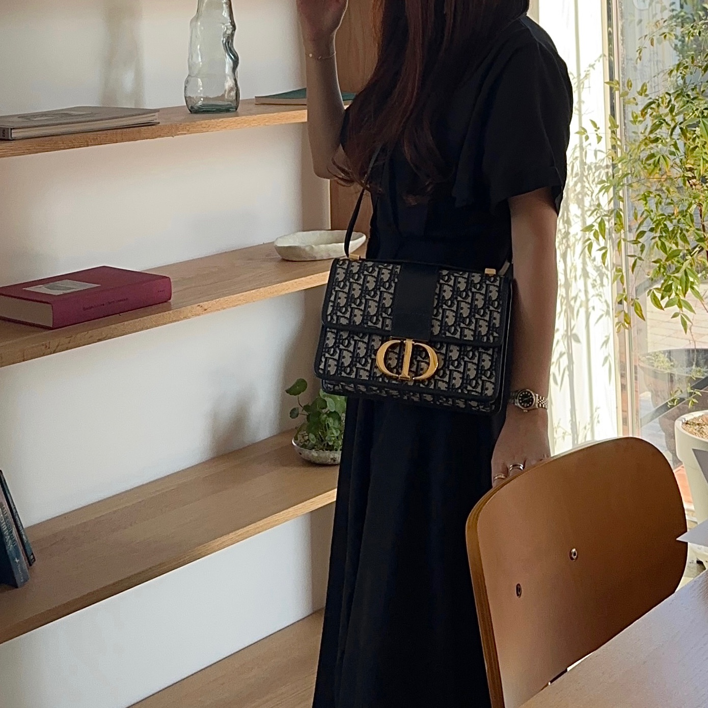 Dior 30 Montaigne Bag Blue Dior Oblique Jacquard 착용 스타일