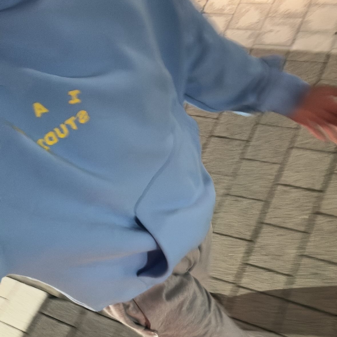 IAB Studio Hoodie Sky Blue Lemon 착용 스타일