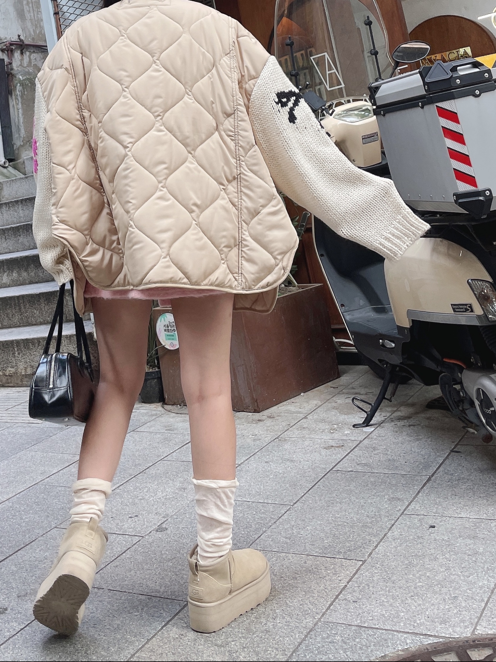 Emis New Logo Emis Cap Black, (W) UGG Classic Ultra Mini Platform Mustard Seed 착용 스타일 - 7