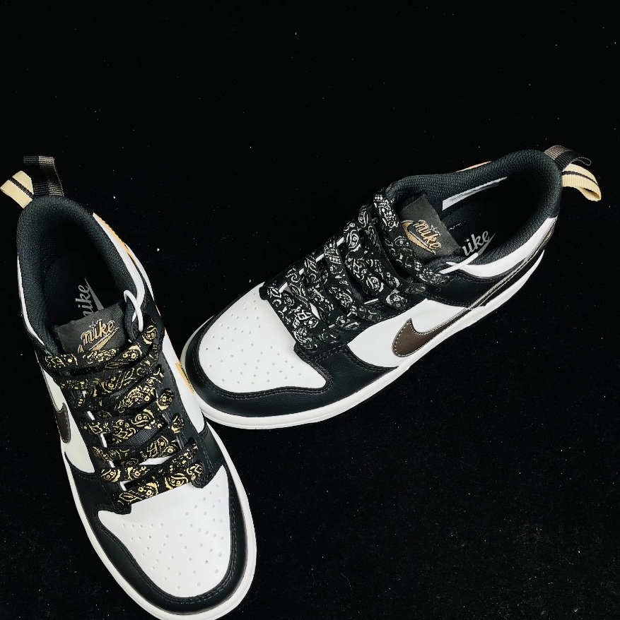 (GS) Nike Dunk Low SE Off Noir Summit White Metallic Pewter 착용 스타일 - 2