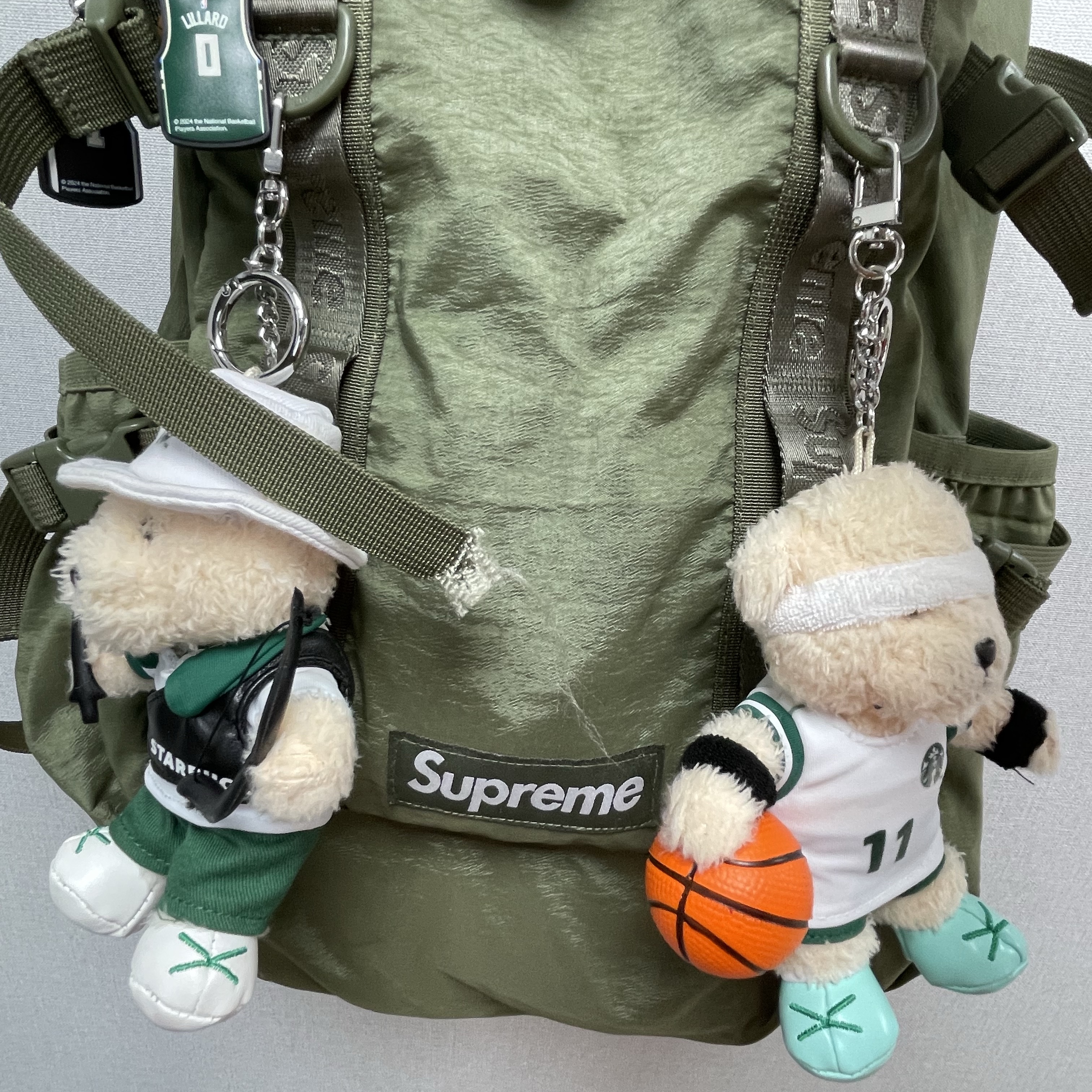 Starbucks Basketball Bearista Keychain, Starbucks Archery Bearista Keychain 착용 스타일