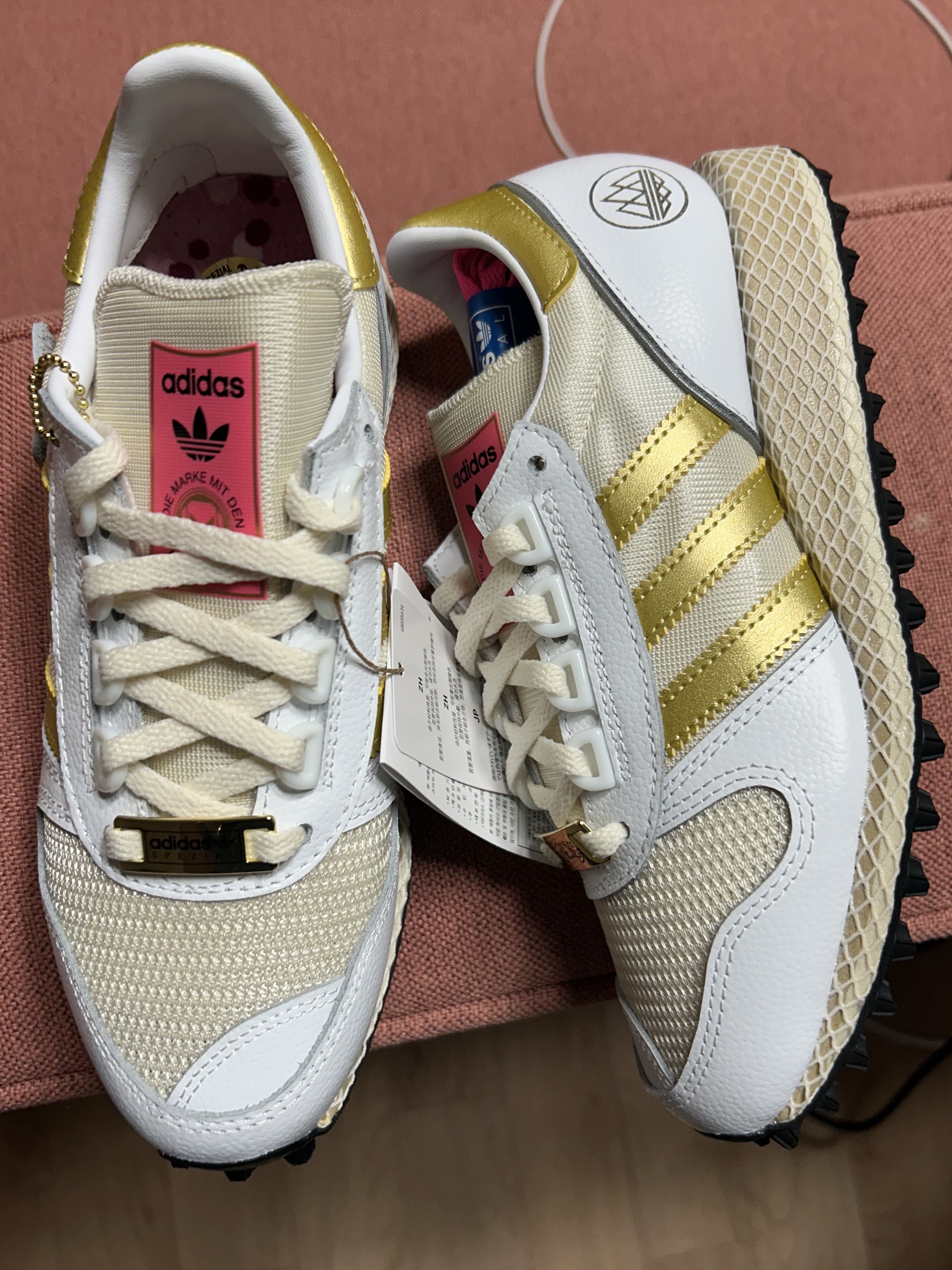 Adidas x Goldie Silverbirch Spezial Cloud White Gold Metalic 착용 스타일