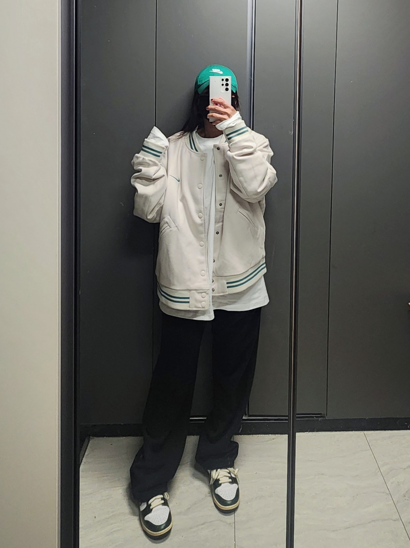 Nike Heritage 86 Futura Washed Cap Gorge Green, Nike NSW Authentics Varsity Jacket Black - Asia 착용 스타일 - 2