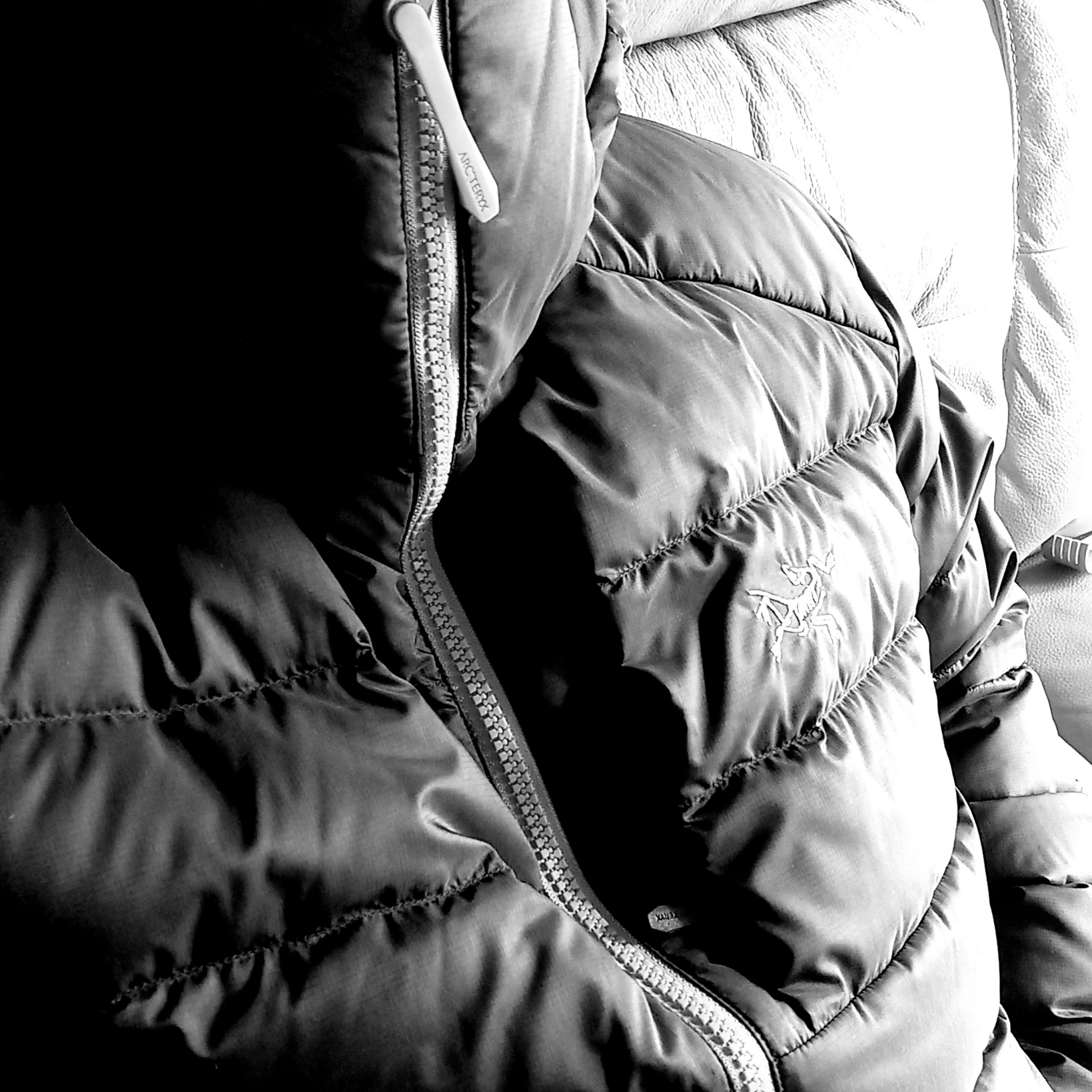 Arc'teryx Thorium Hoody Dark Magic 착용 스타일 - 2