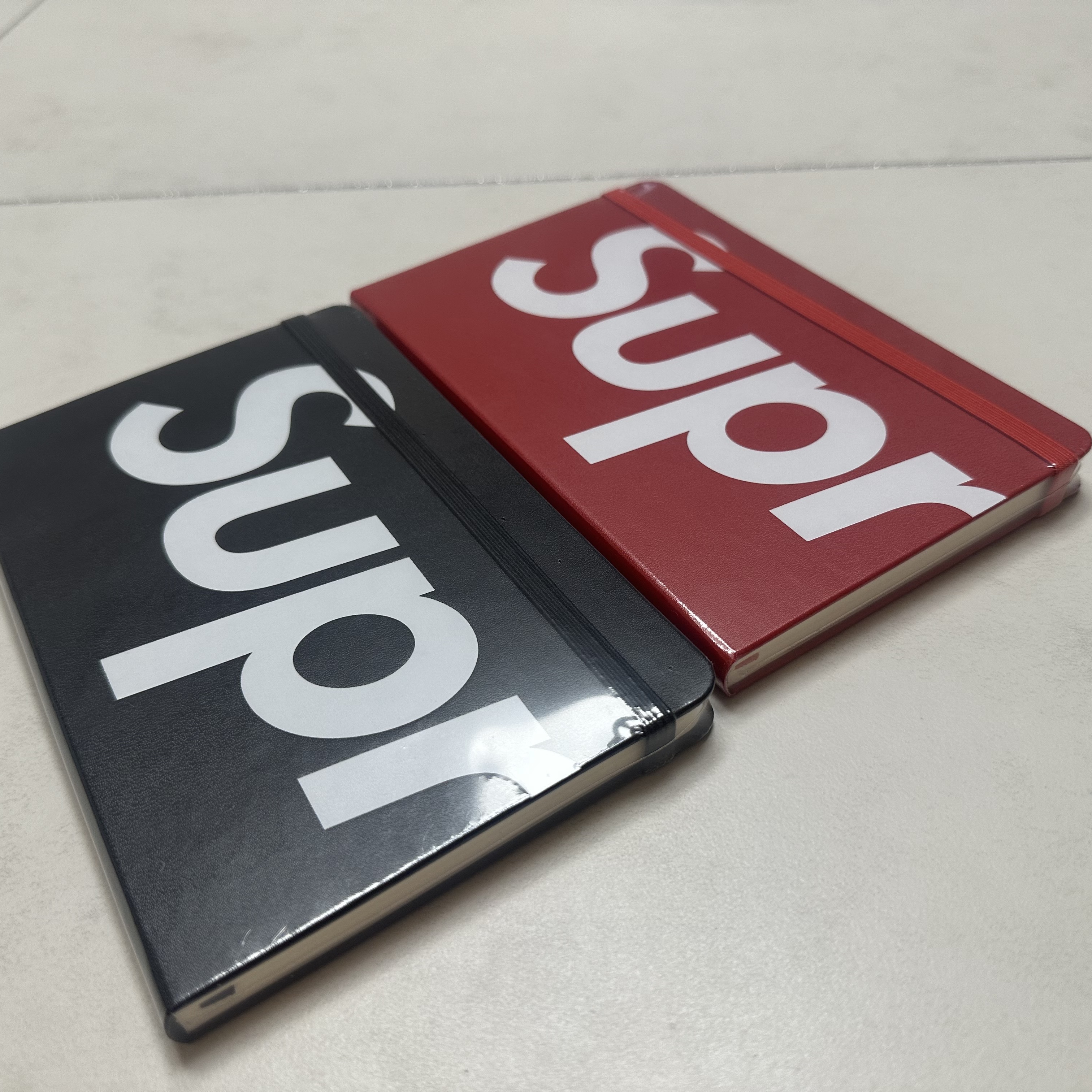 Supreme x Moleskine Notebook Red - 24FW 착용 스타일