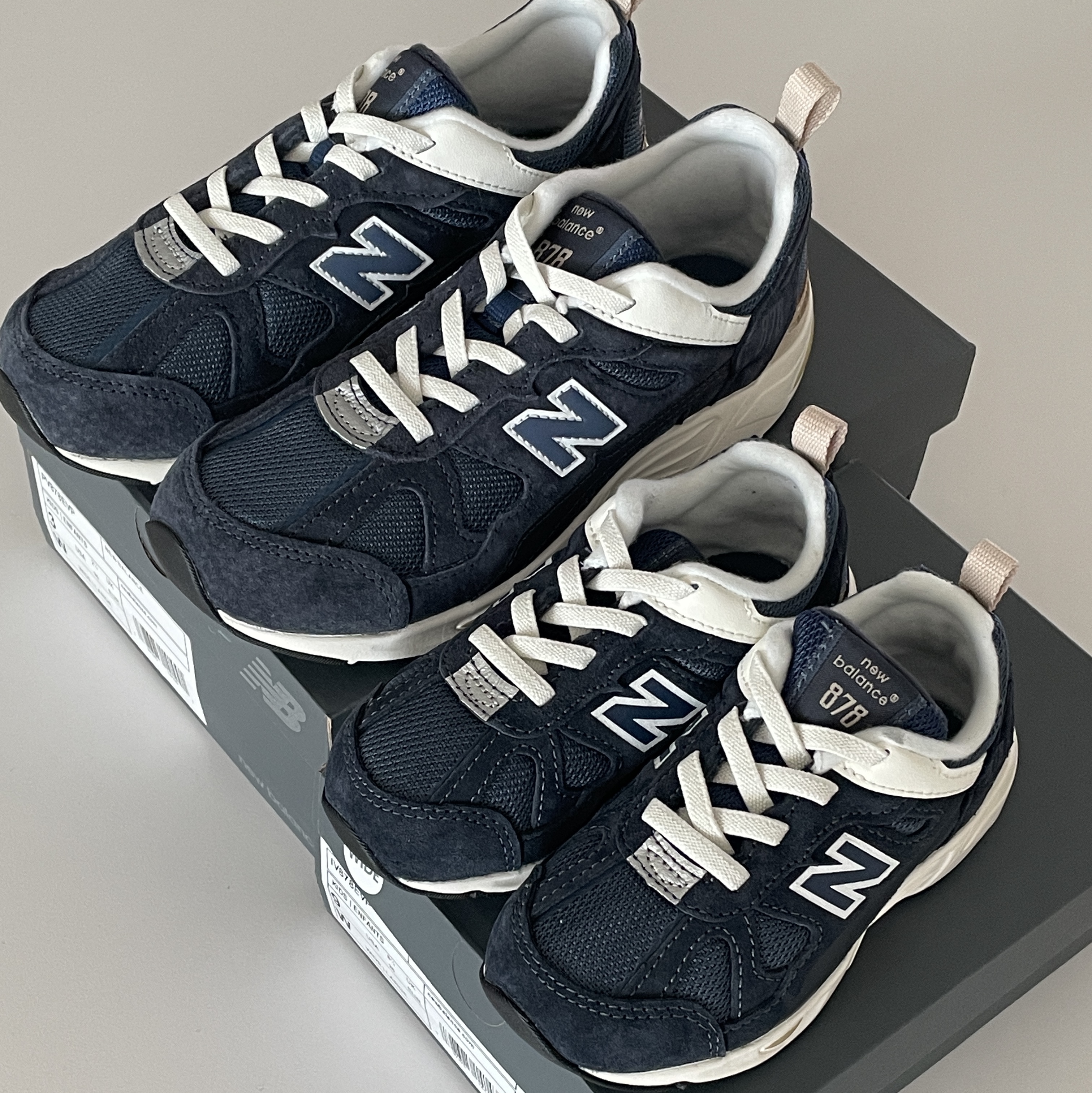 New Balance 878 Navy 착용 스타일