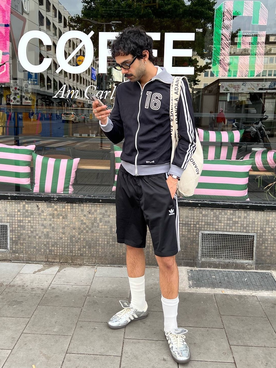 Adidas Adicolor Classics Firebird Track Pants Night Indigo - KR Sizing, Palace x Adidas Firebird Track Pants Black - 23SS 착용 스타일 - 4