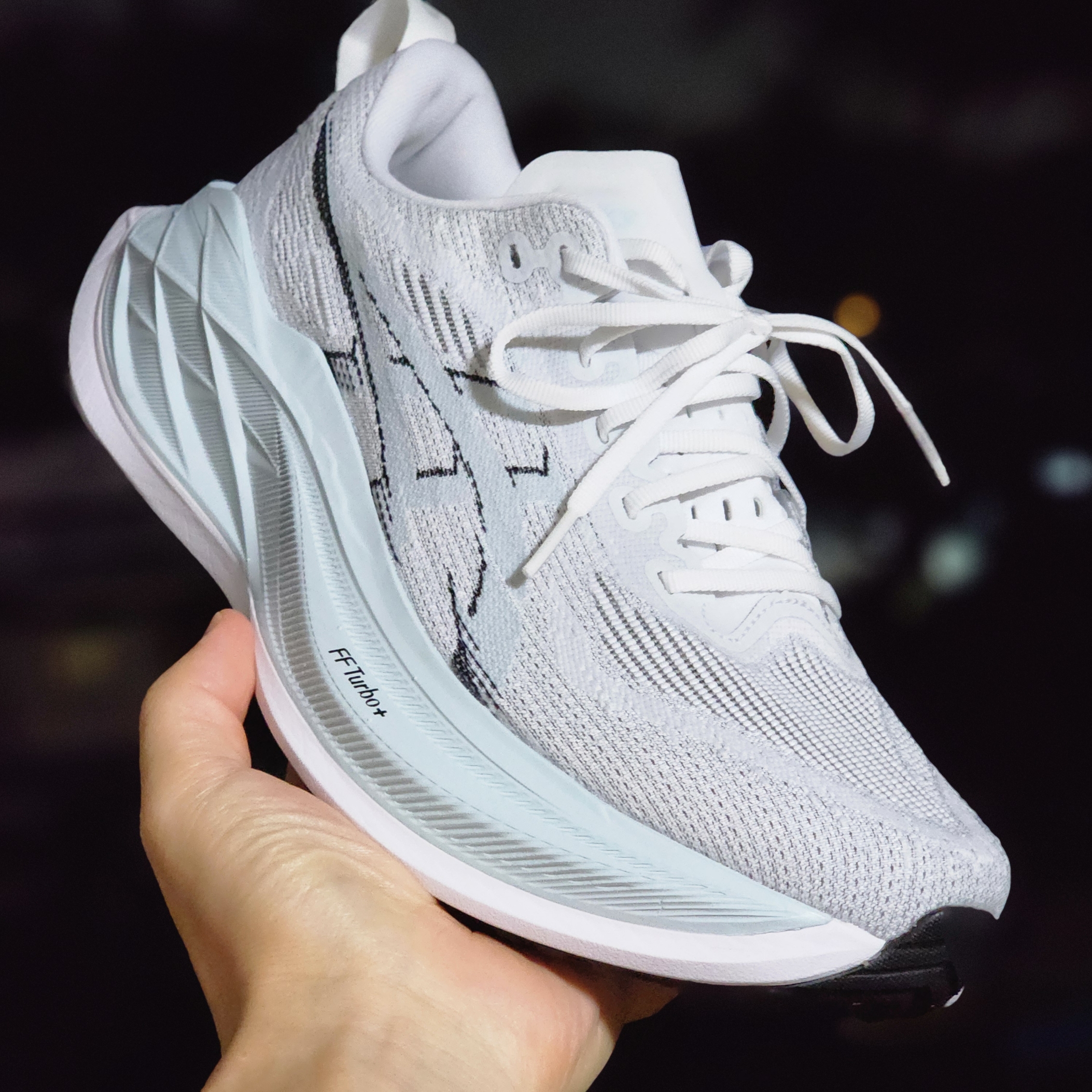 Asics Superblast 2 White Cool Grey 착용 스타일