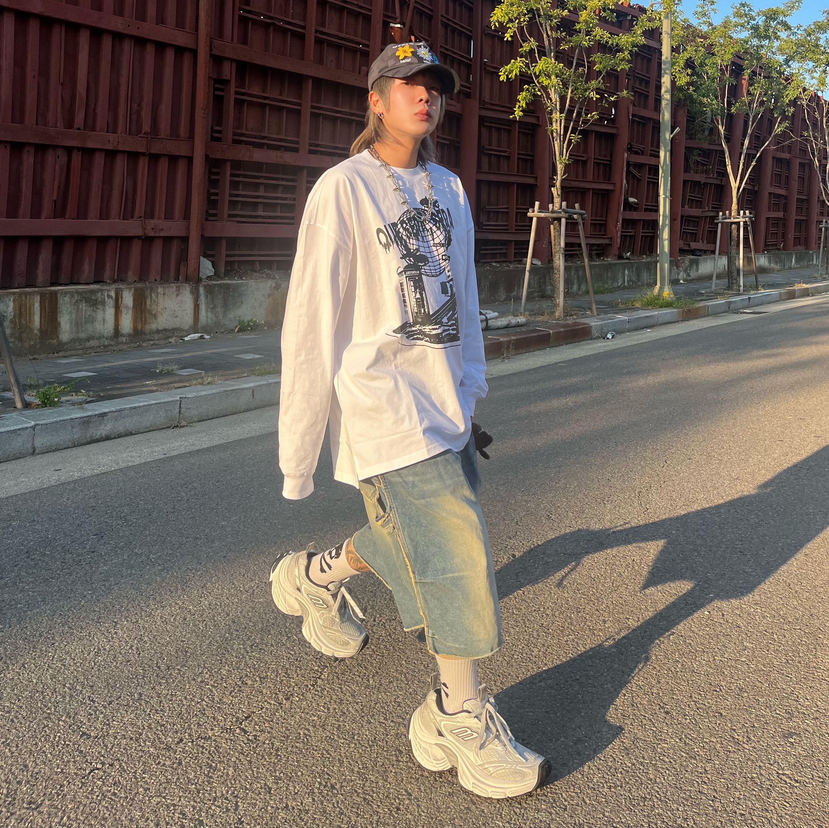 Balenciaga 10XL Sneakers White Grey Silver Black 착용 스타일 - 1