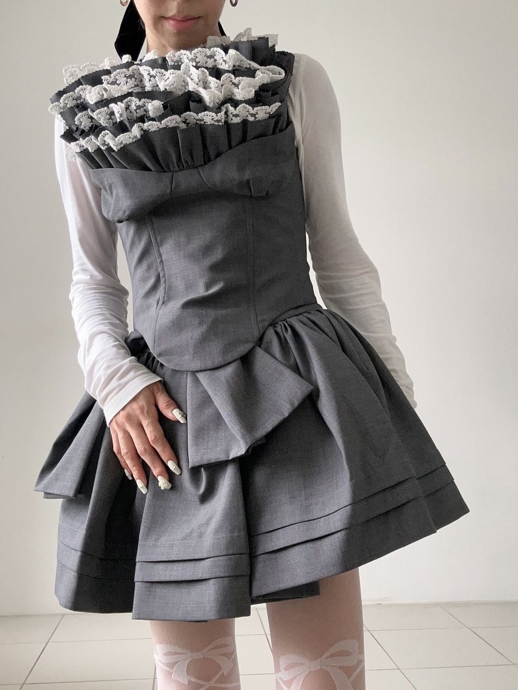 Shushu/Tong Women Tuck-Edge Short Skirt Grey - 24FW 착용 스타일