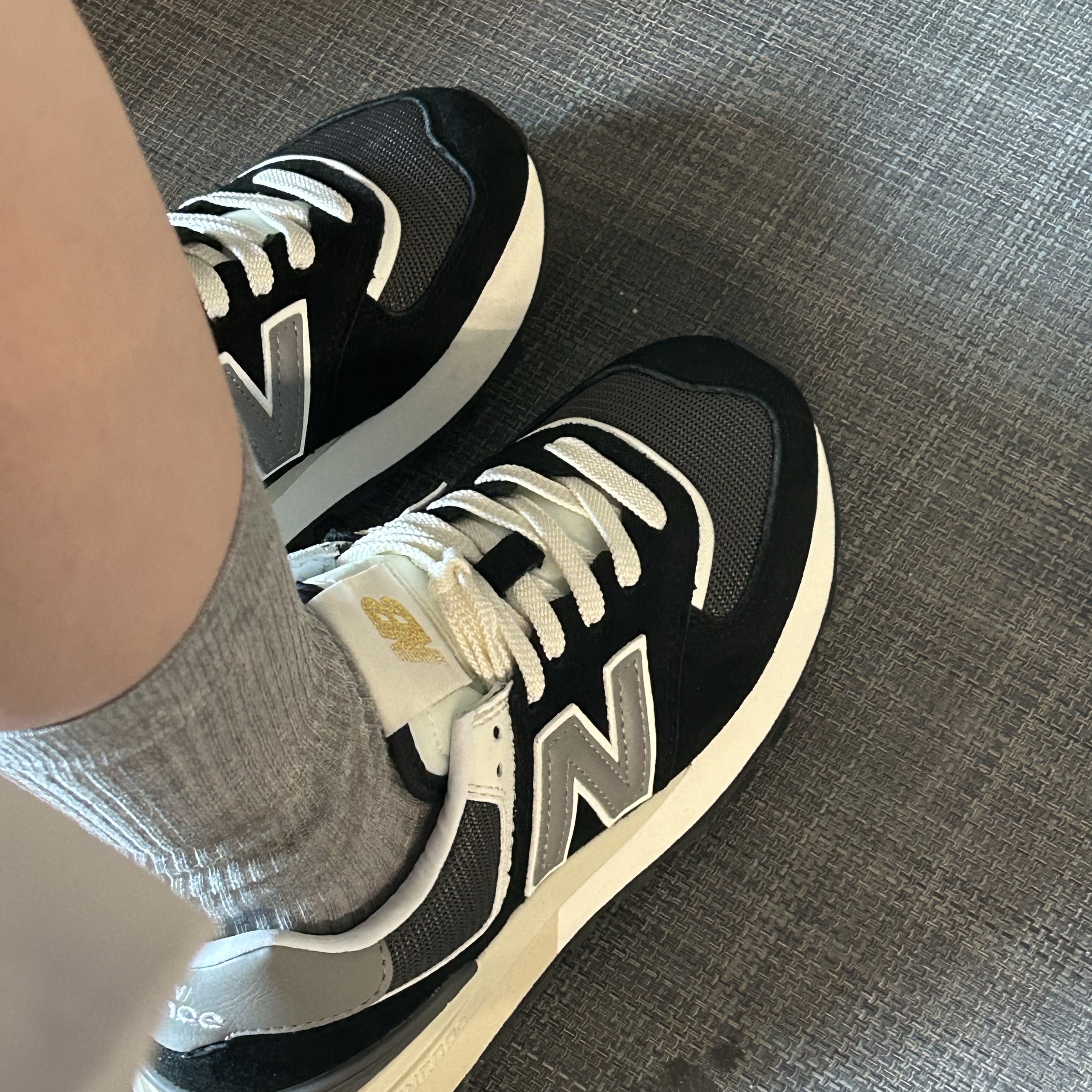 New Balance 574 Legacy Black 착용 스타일 - 1