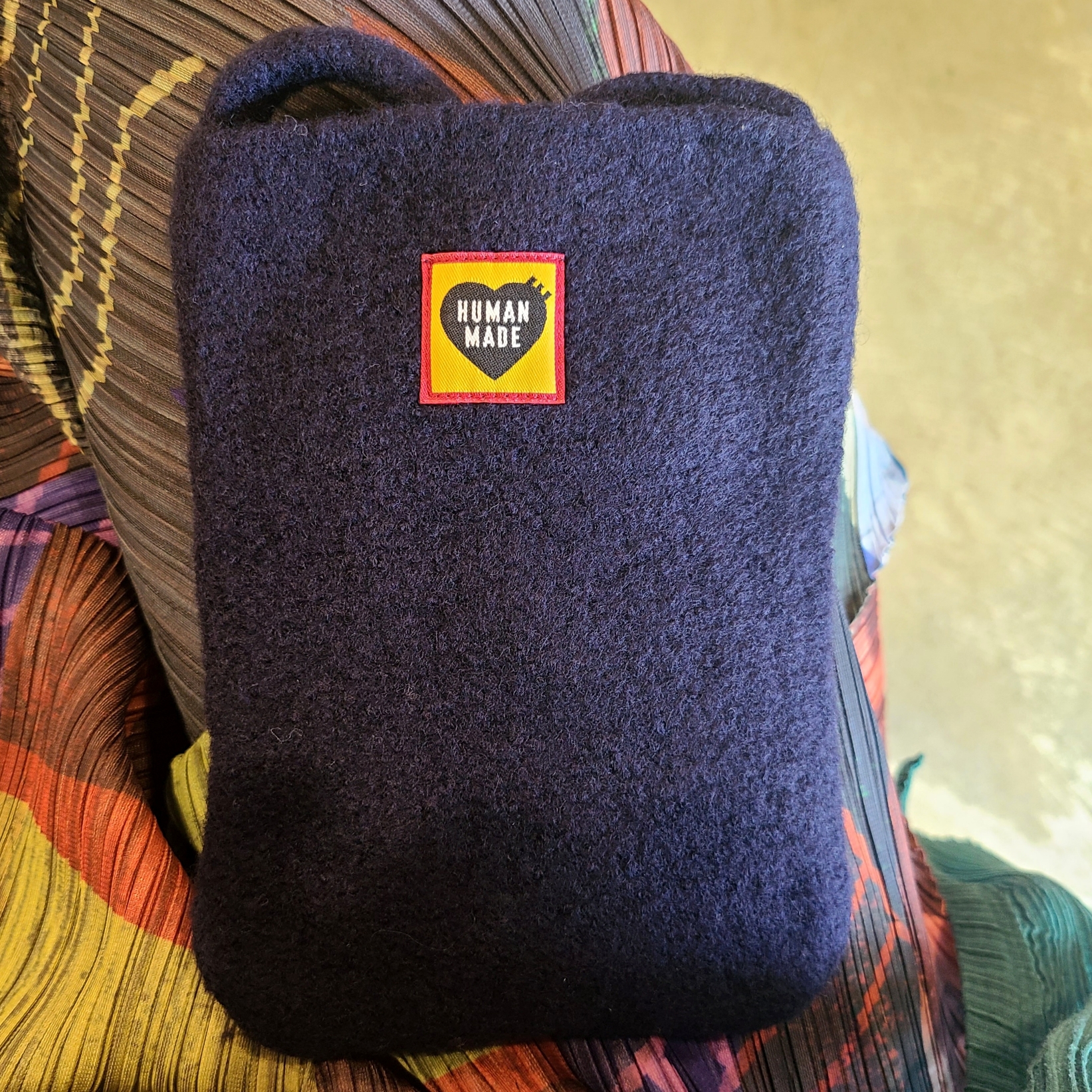 Human Made Knit Mini Shoulder Bag Navy, Human Made Military Card Case Beige 착용 스타일 - 2