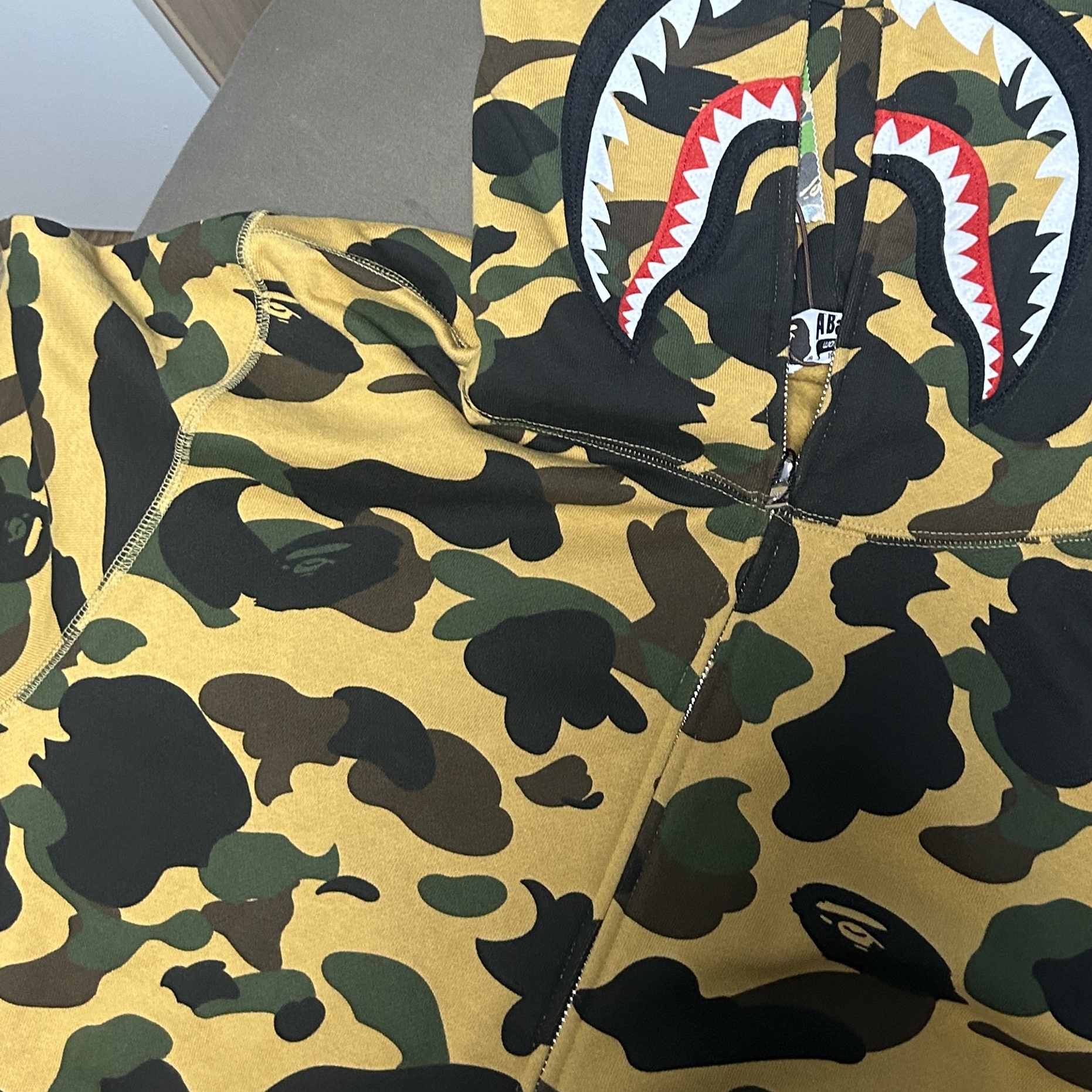 BAPE 1st Camo Shark Full Zip Hoodie Yellow 착용 스타일