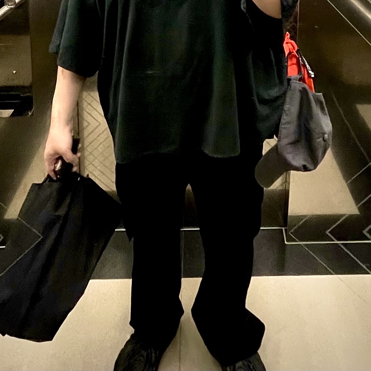 Yeezy Gap Engineered By Balenciaga Dove No Seam T-Shirt Black, Crocs x Salehe Bembury Pollex Clog Sasquatch 착용 스타일