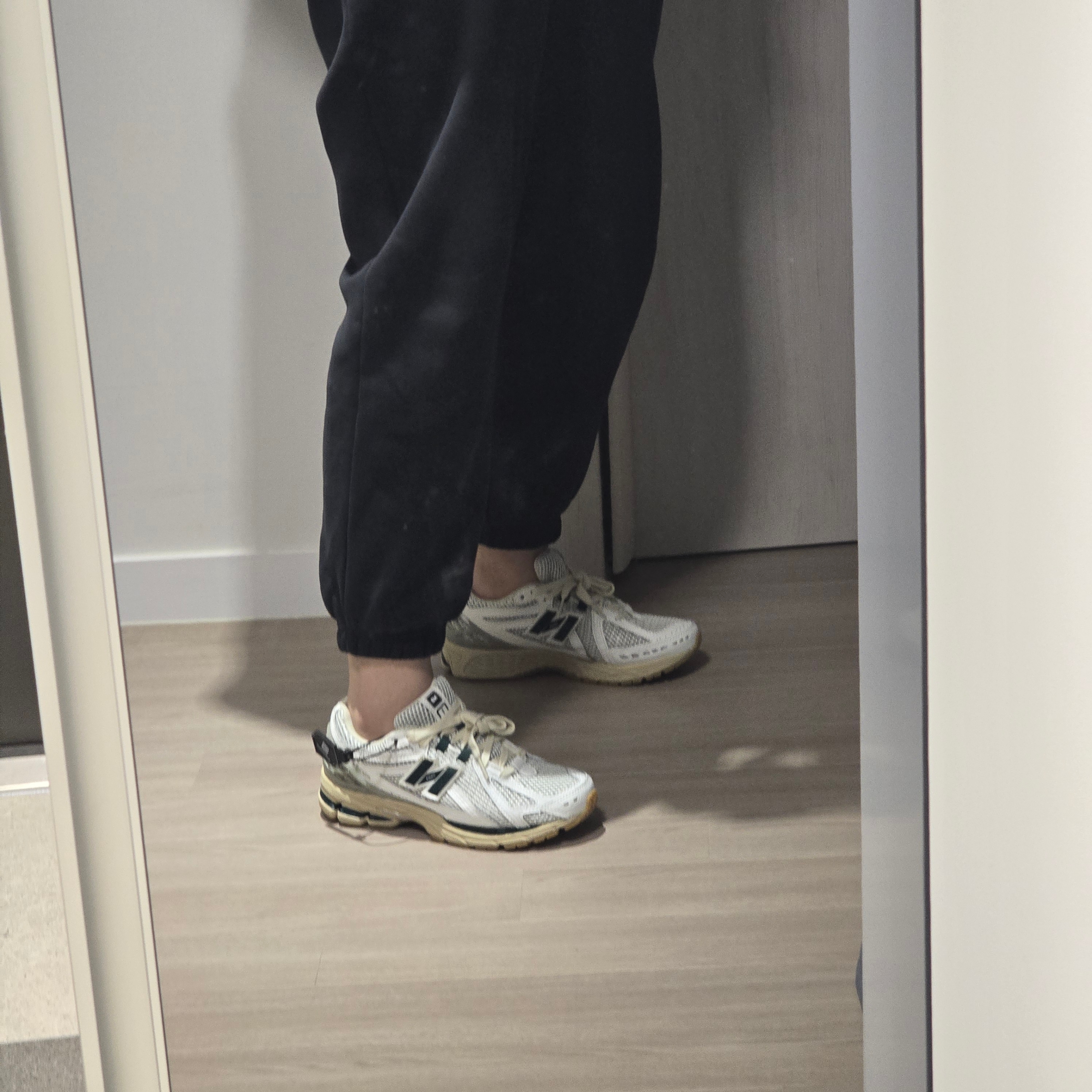 New Balance 1906R Silver Green 착용 스타일