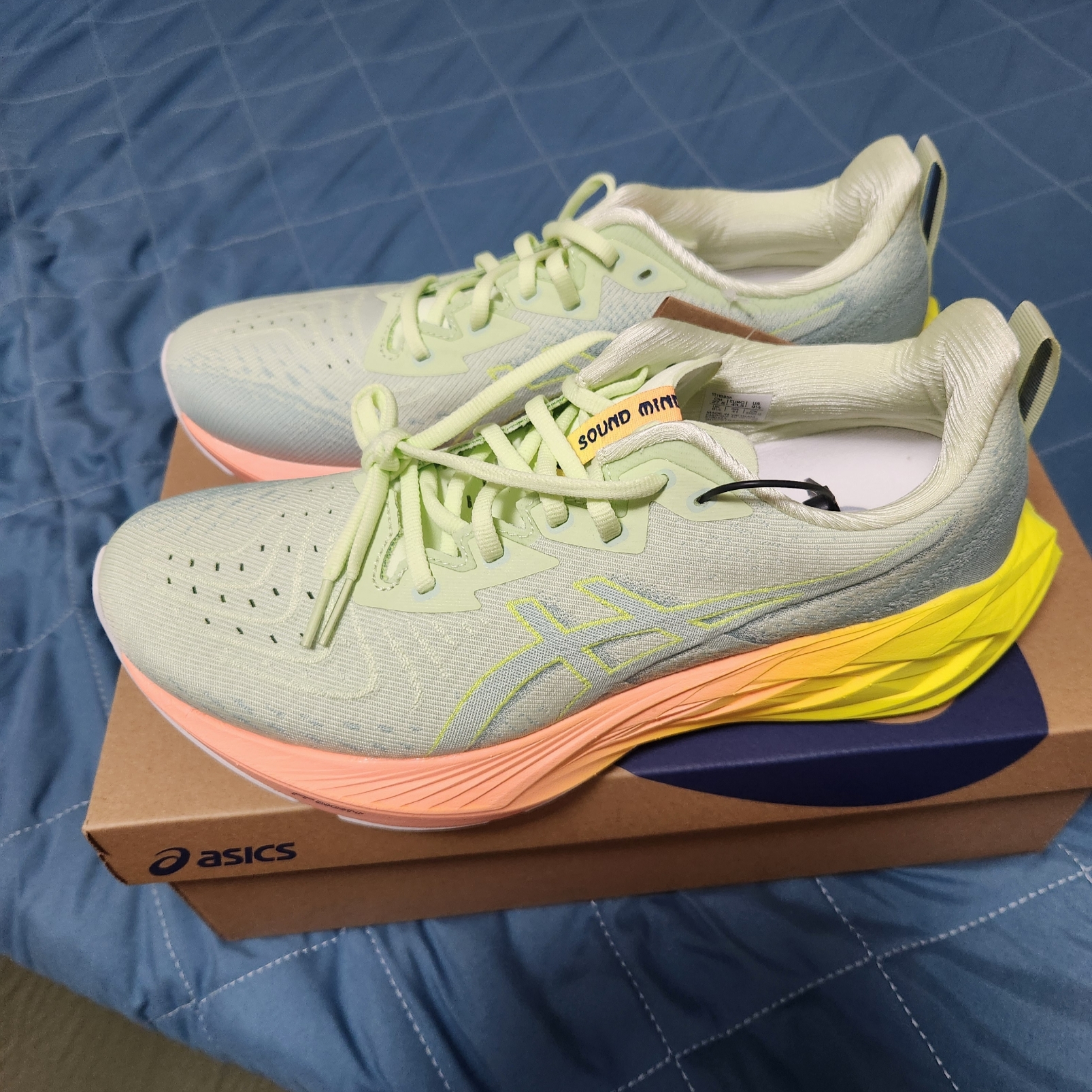 Asics Novablast 4 Cool Matcha Safety Yellow 착용 스타일