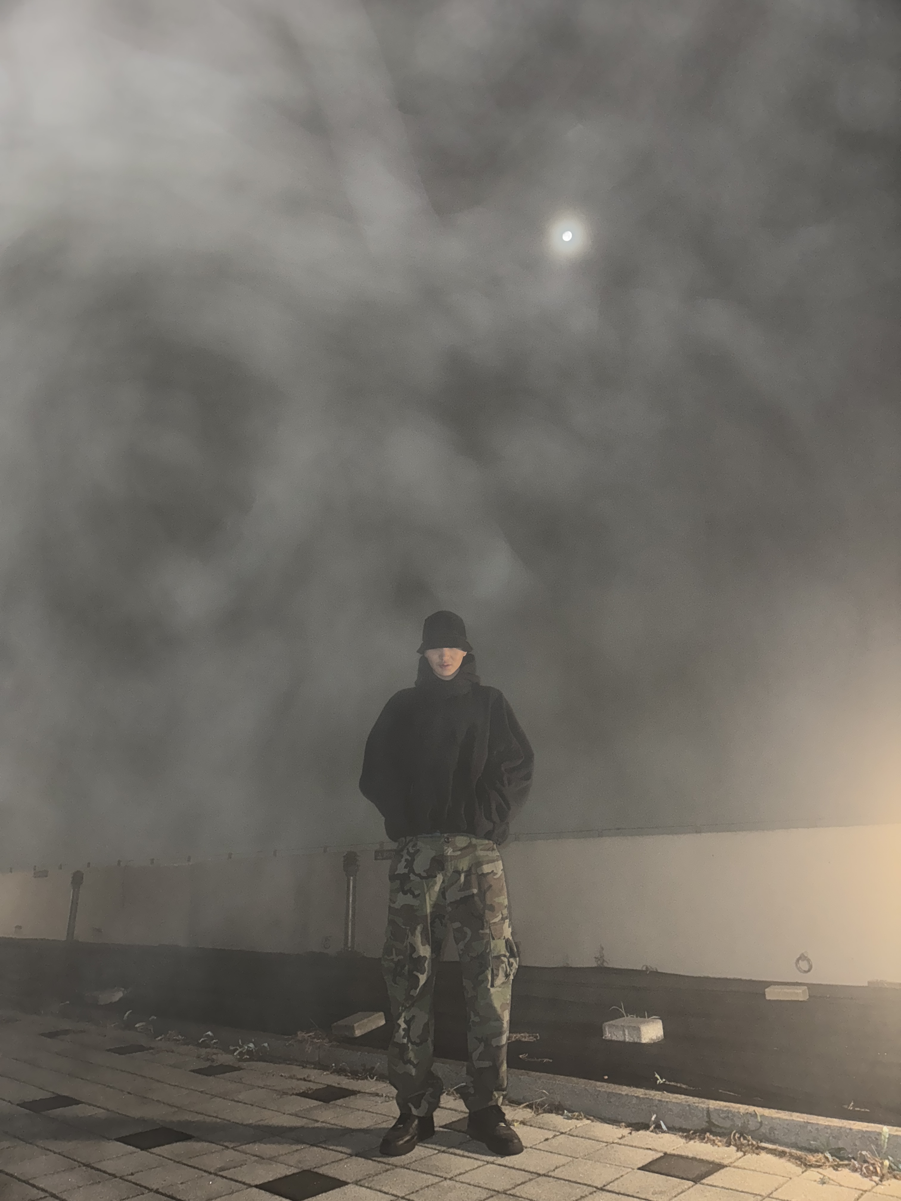 Yeezy Gap Engineered By Balenciaga Dove Hoodie Washed Black, Nike Air Force 1 '07 Low Triple Black 착용 스타일