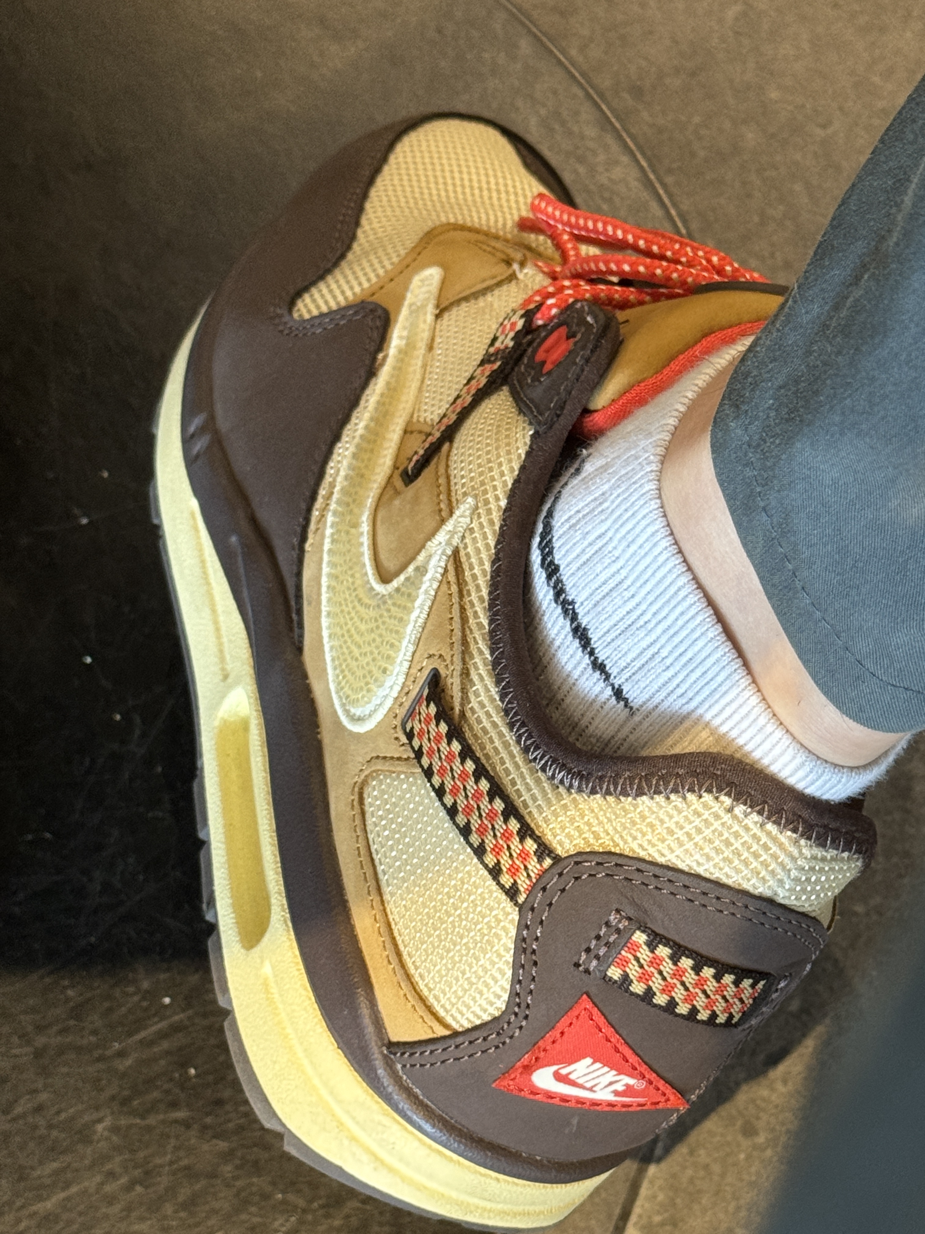 Nike x Travis Scott Air Max 1 Cact.us Brown 착용 스타일