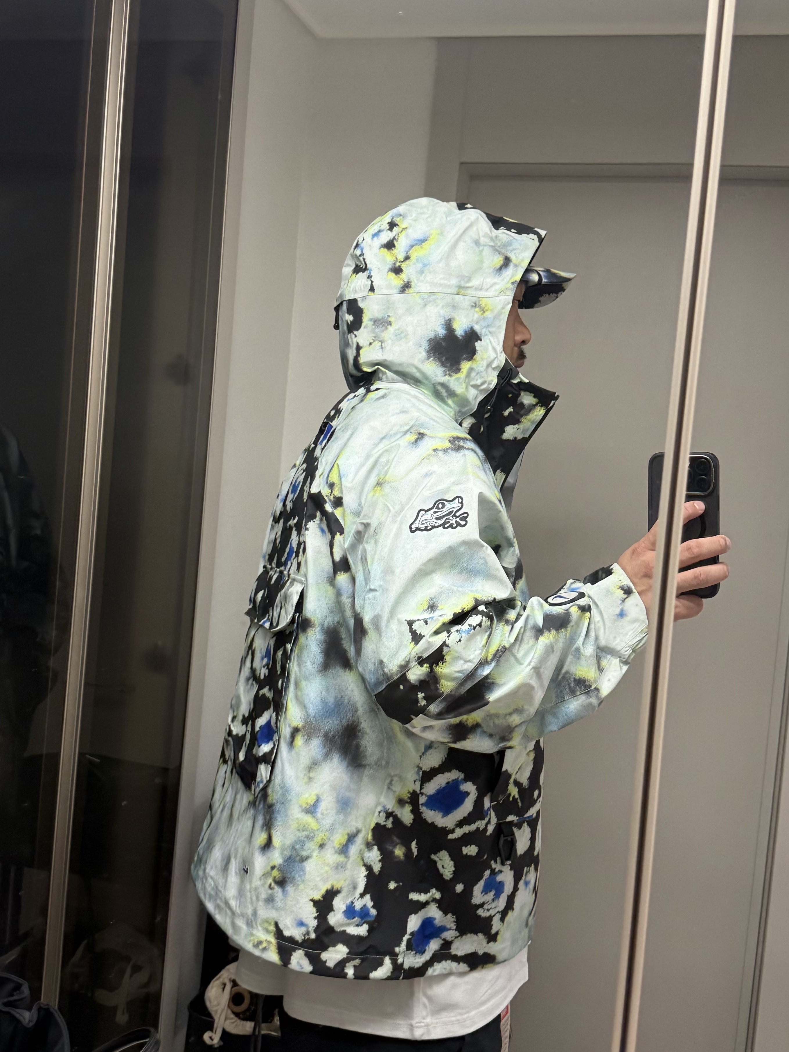 Nike x Drake Nocta Opal Deep Cover Gore-Tex Jacket Off White (FV1931-107), Nike x Drake Nocta Opal Reels Tee White (FV7865-100) 착용 스타일 - 1
