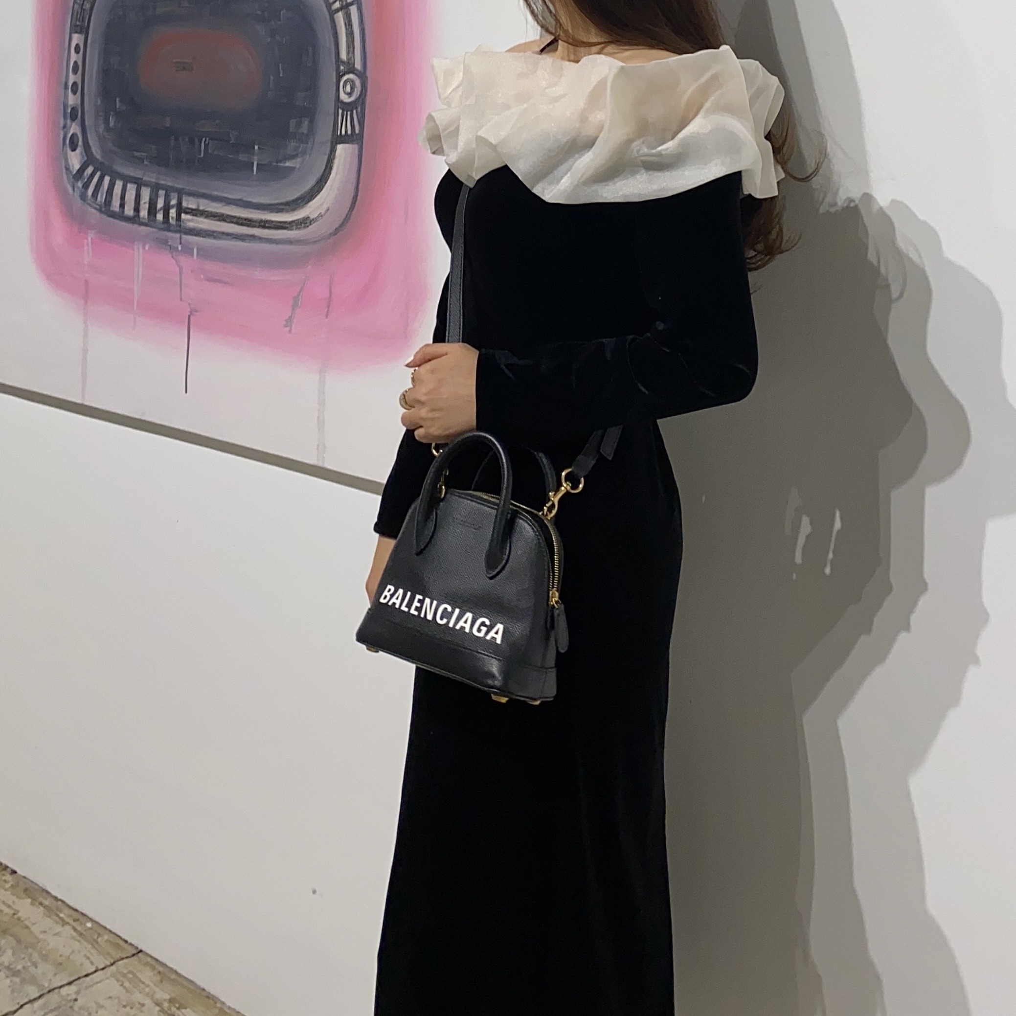 Balenciaga Ville Mini Top Handbag Black 착용 스타일