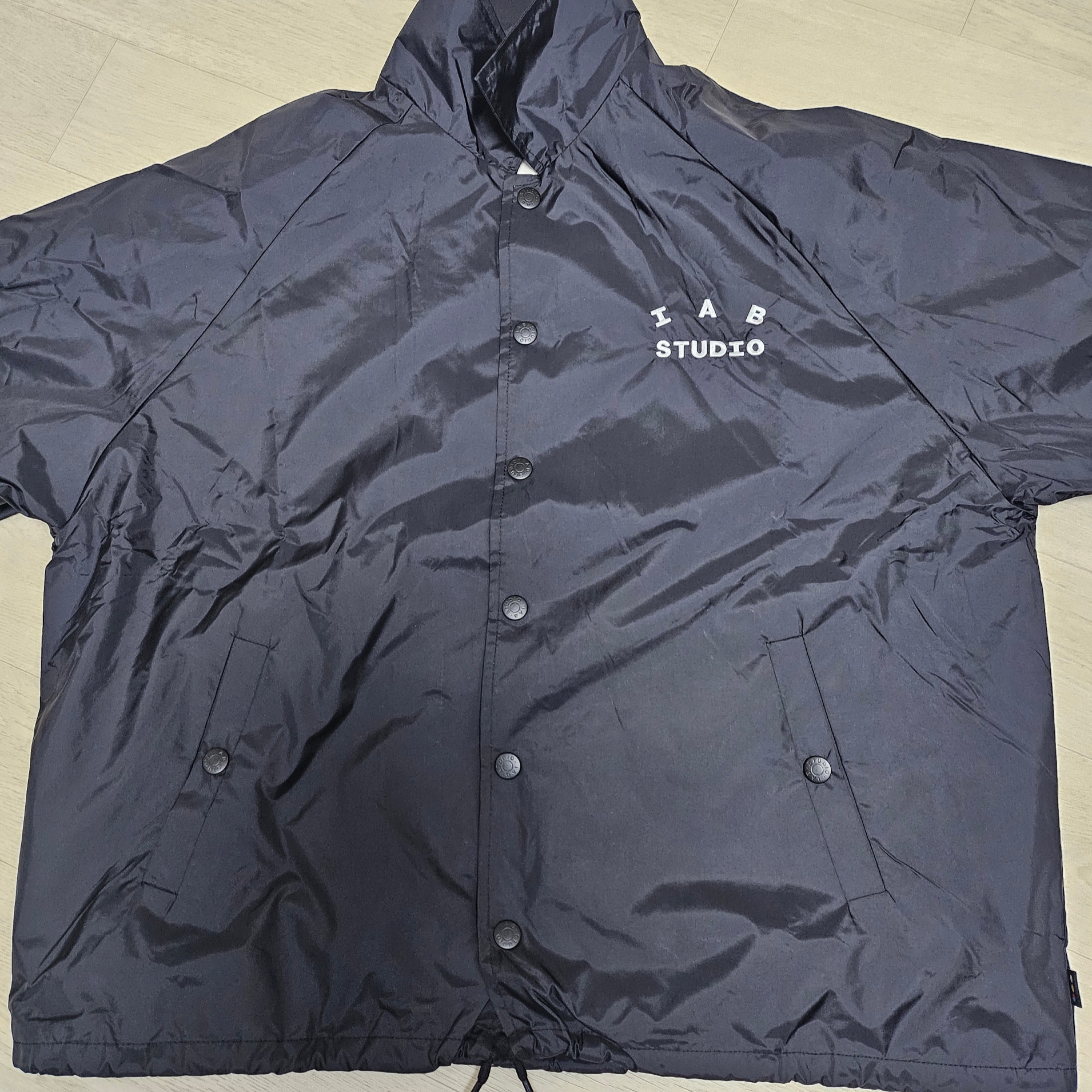 IAB Studio Coach Jacket Black 착용 스타일 - 1