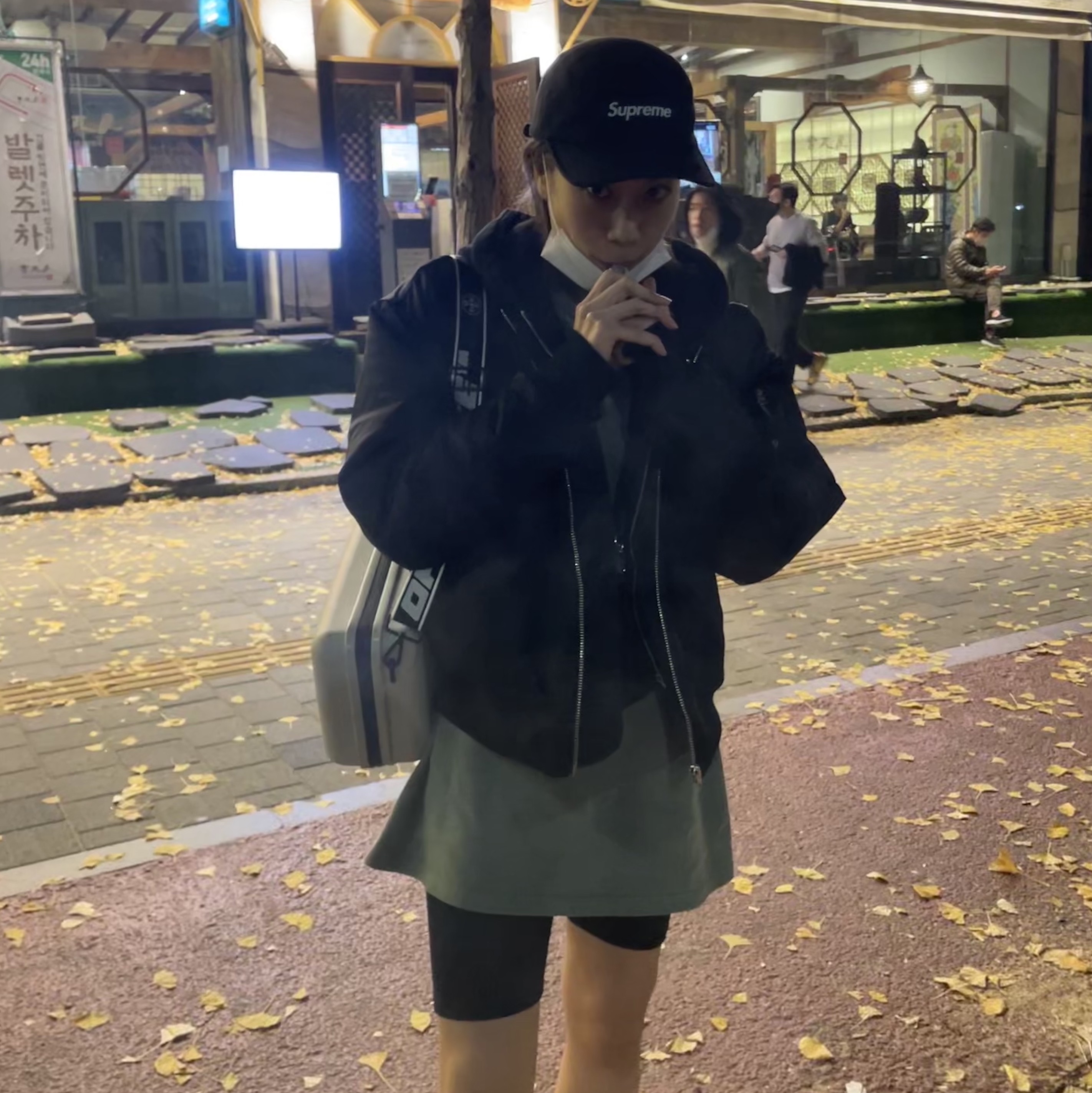 Off-White x Amore Pacific Protection Box (Without Cosmetics) 착용 스타일
