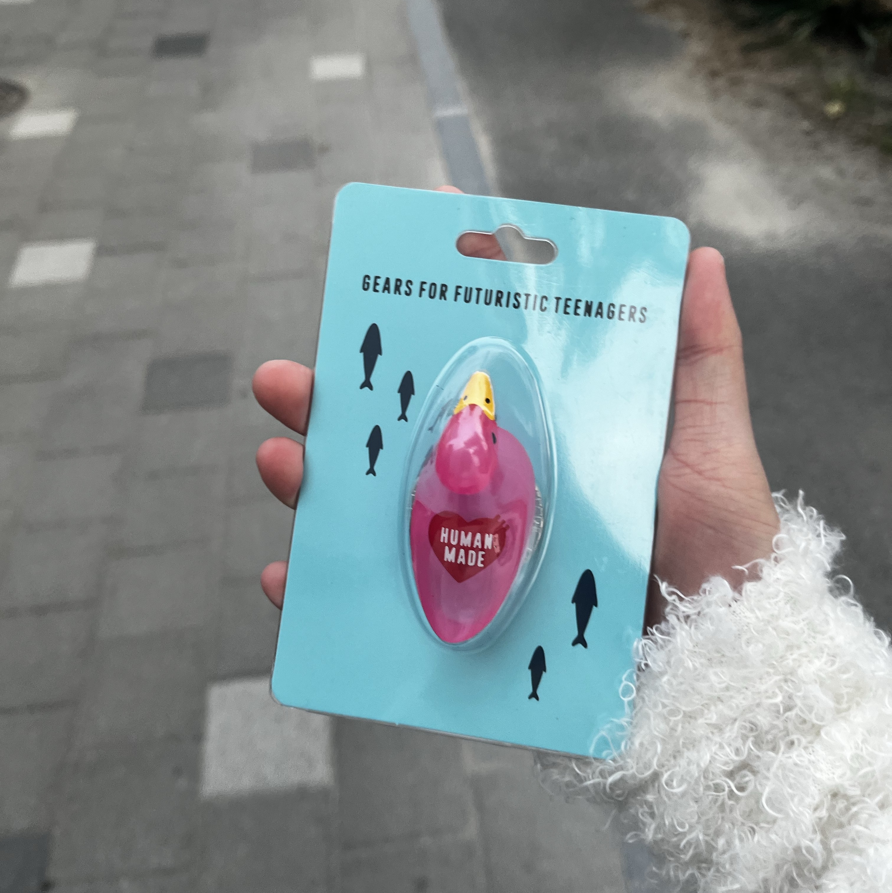 Human Made Duck PVC Key Chain Pink 착용 스타일